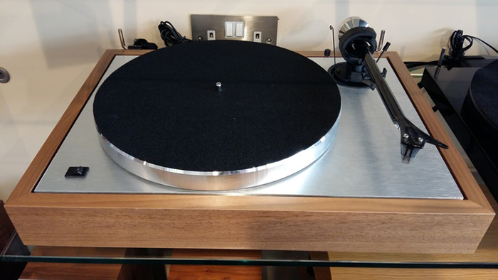 Pro-Ject Classic Walnut
