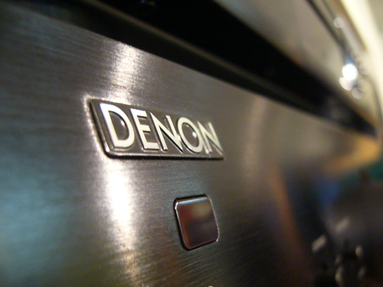 Take a closer look & listen to Denon's Flagship Hifi products the DCD-2500NE & PMA-2500 NE ..