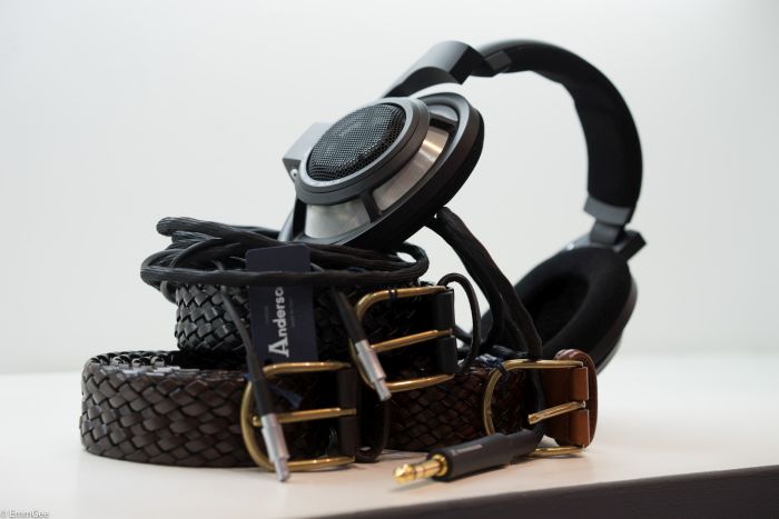 Absolute belter! A pair of HD800s looking very nice here, presented next to belts made by Anderson in Italy , all made by hand of course.