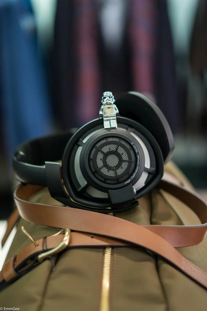 The new high-quality black metal casing on Sennheiser HD800s is a joy to behold. Mismo from Denmark use classic craftsmanship to design these beautiful bags by using traditional methods. 