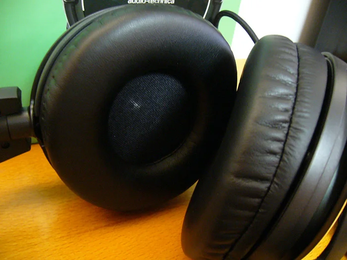 Here you can see the premium, soft ear pads for a comfortable fit.