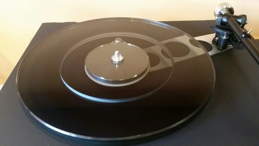 details: twin layer glass platter and machined hub