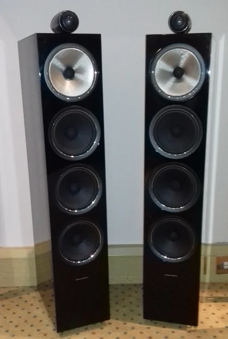 B&W 702 in gloss black