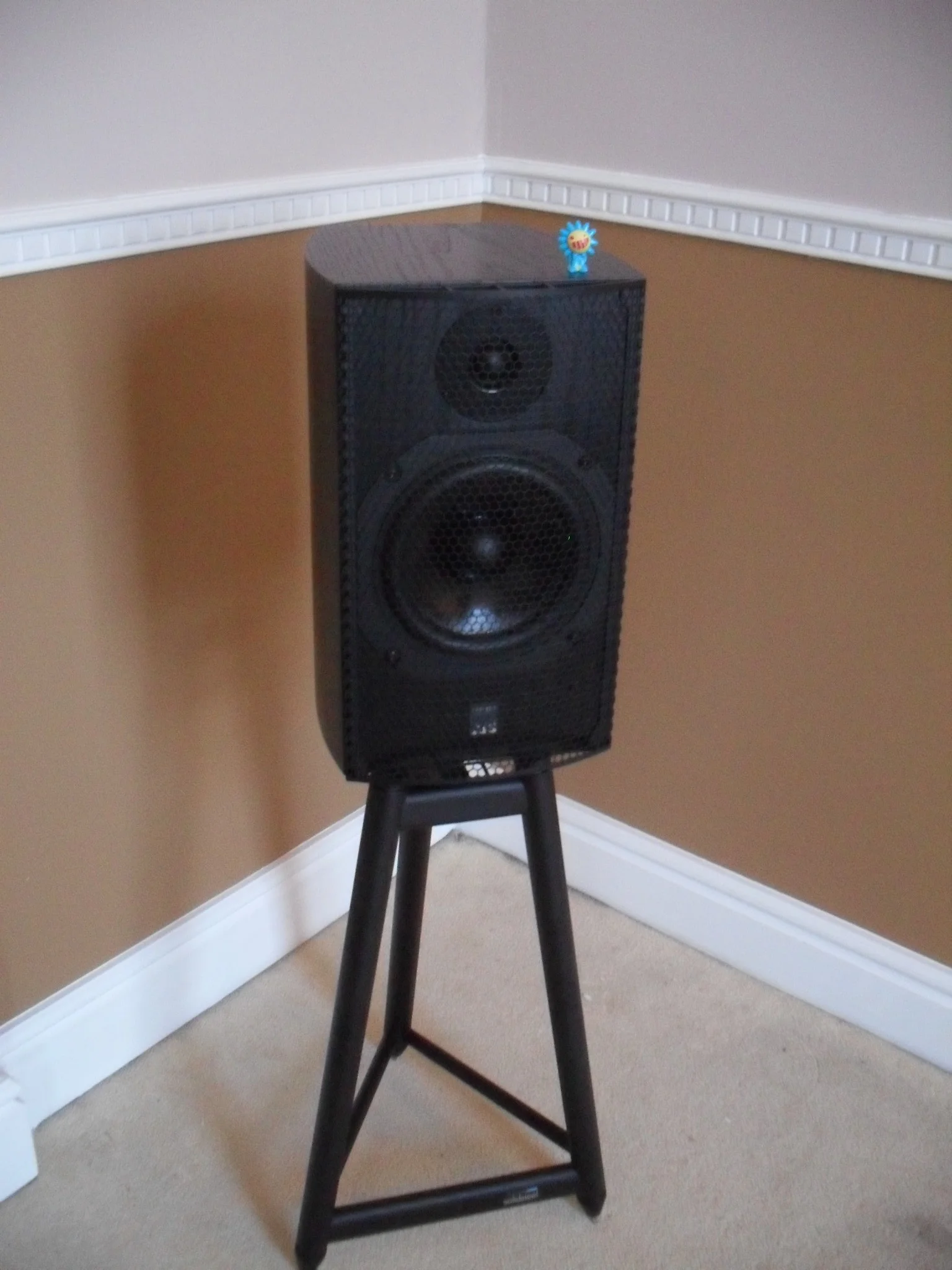 loudspeaker stand