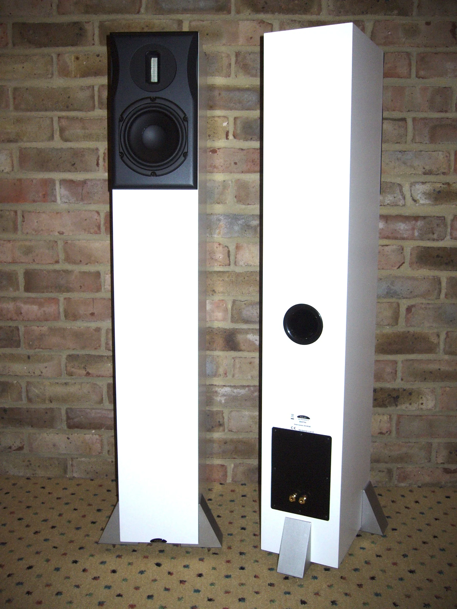 Neat Ekstra in Satin White