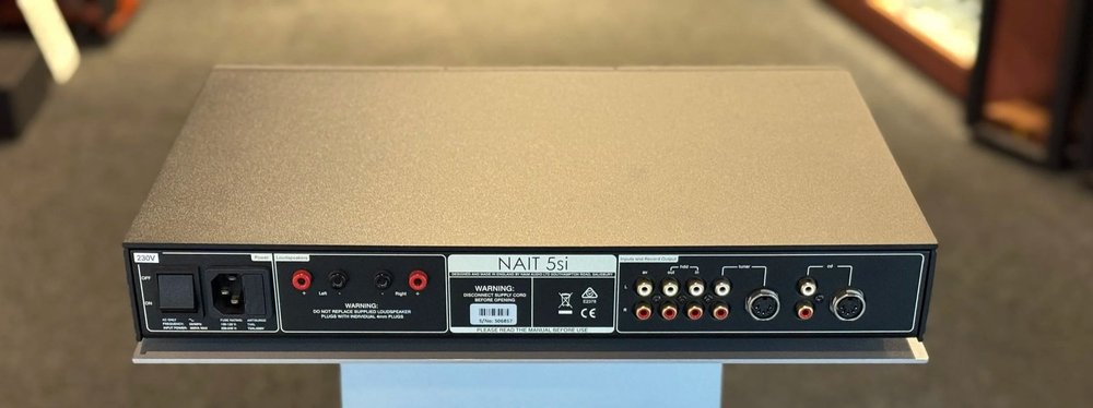 Naim+Nait+5si+Rear.jpg