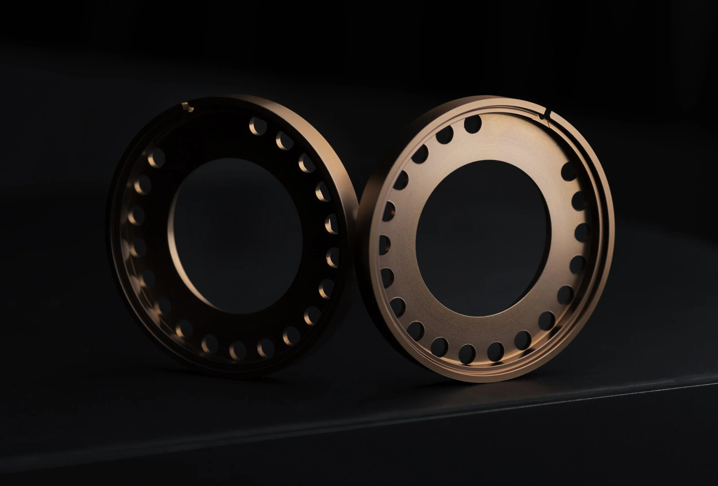 image: Meze 109 PRO casing detail