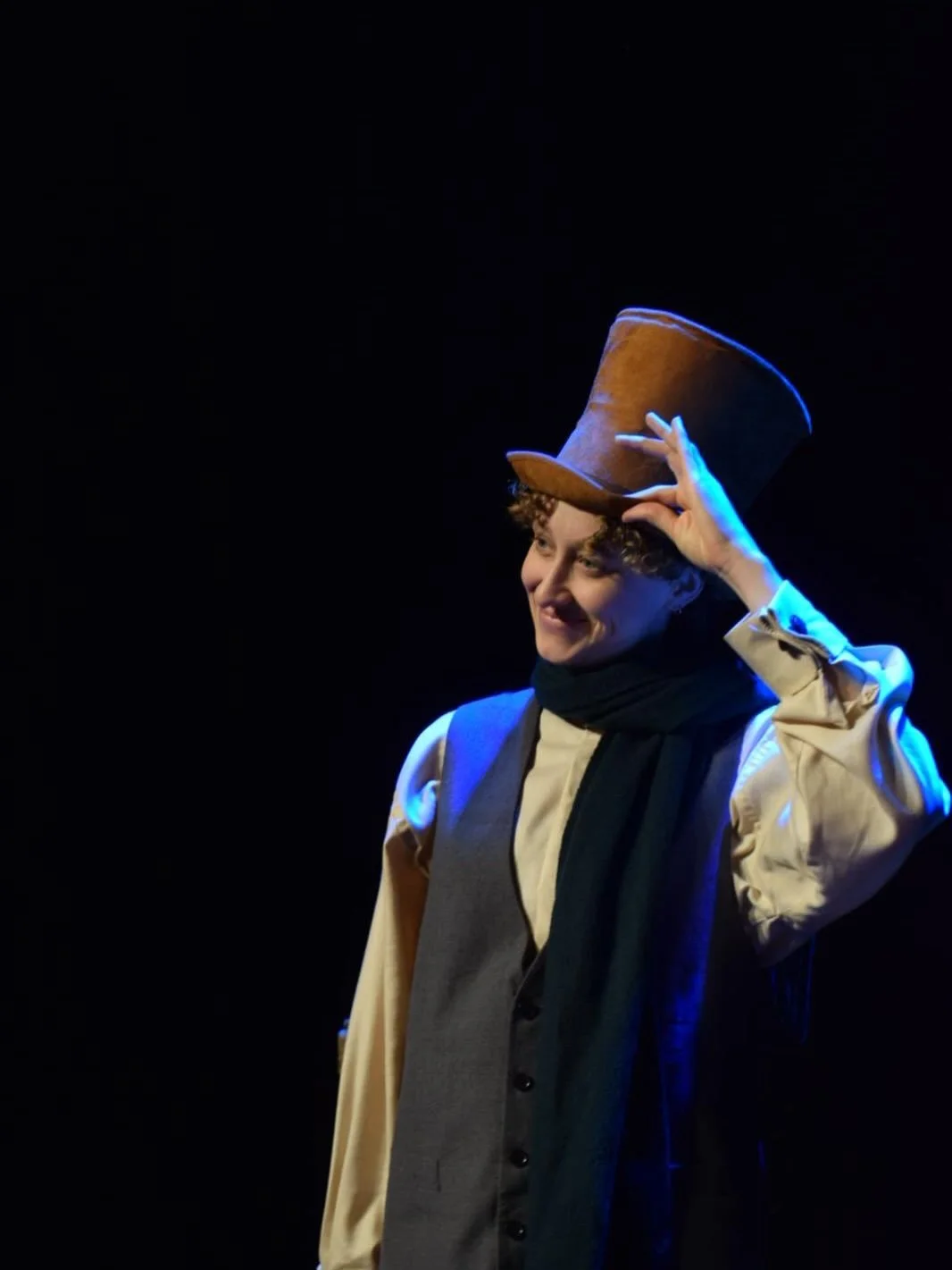 We had a wonderful time last week in Rome with A Christmas Carol ✨

Thanks to our cast for some brilliant performances!

🎩 Audrey Parry
🪩 Anna Nicholls 
🕯️ Susannah Cann
👨&zwj;🍳 David Martinez

#childrenstheatre #achristmascarolplay #jellyfishth