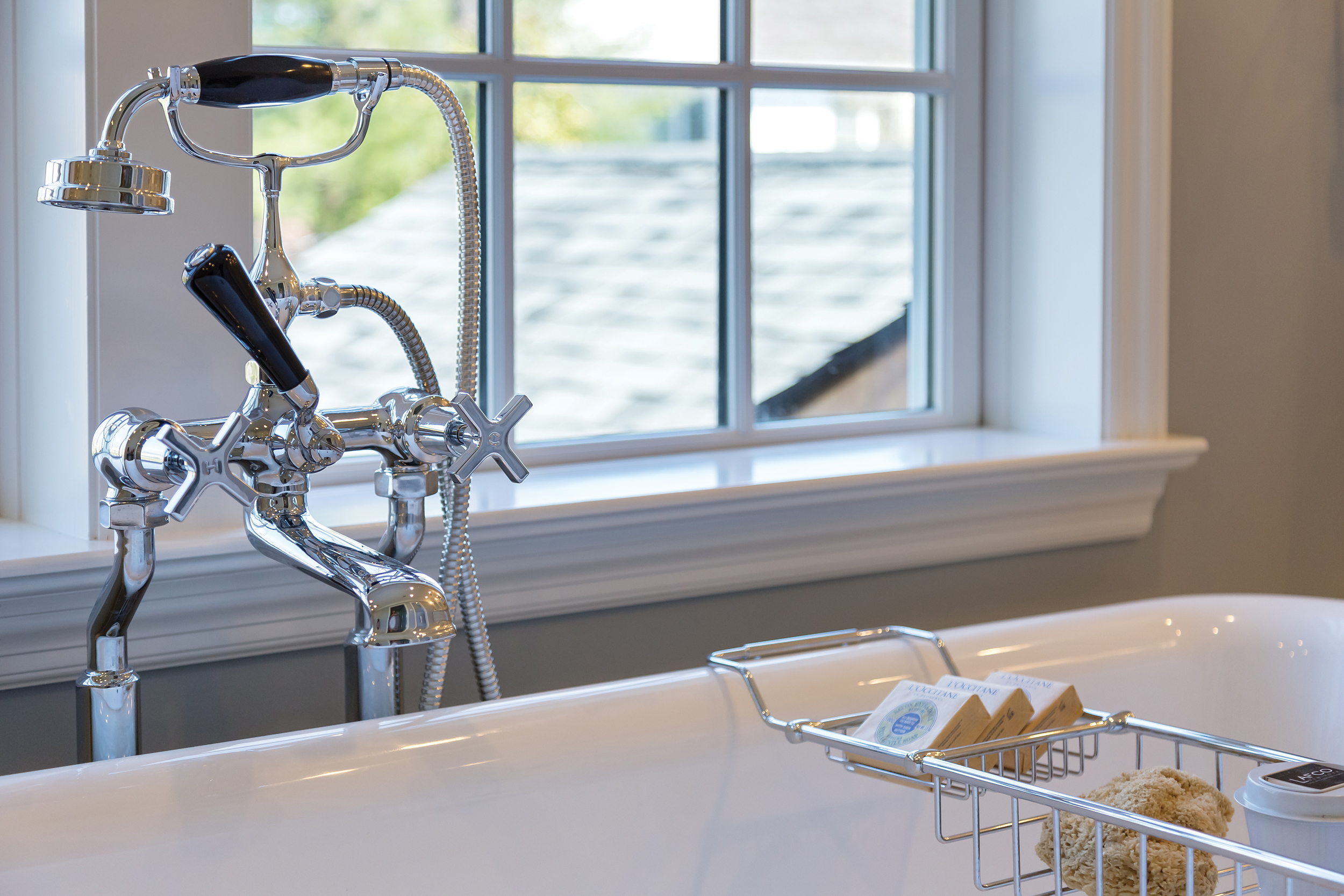A classic deck mounted Lefroy Brooks fixture is the perfect accompaniment to the Maxx Free standing soaking tub.