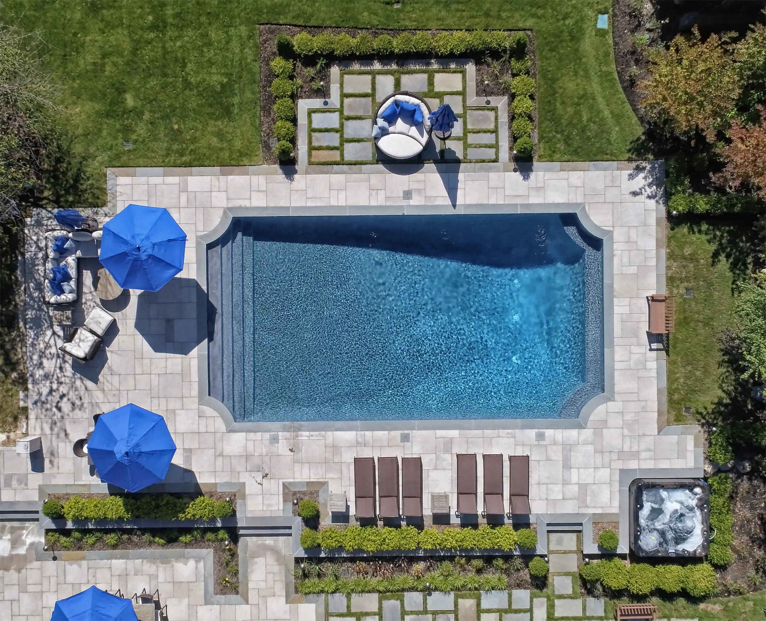 Cat4 Gunite Traditional Silver Swimming Pools by Jack Anthony.jpg