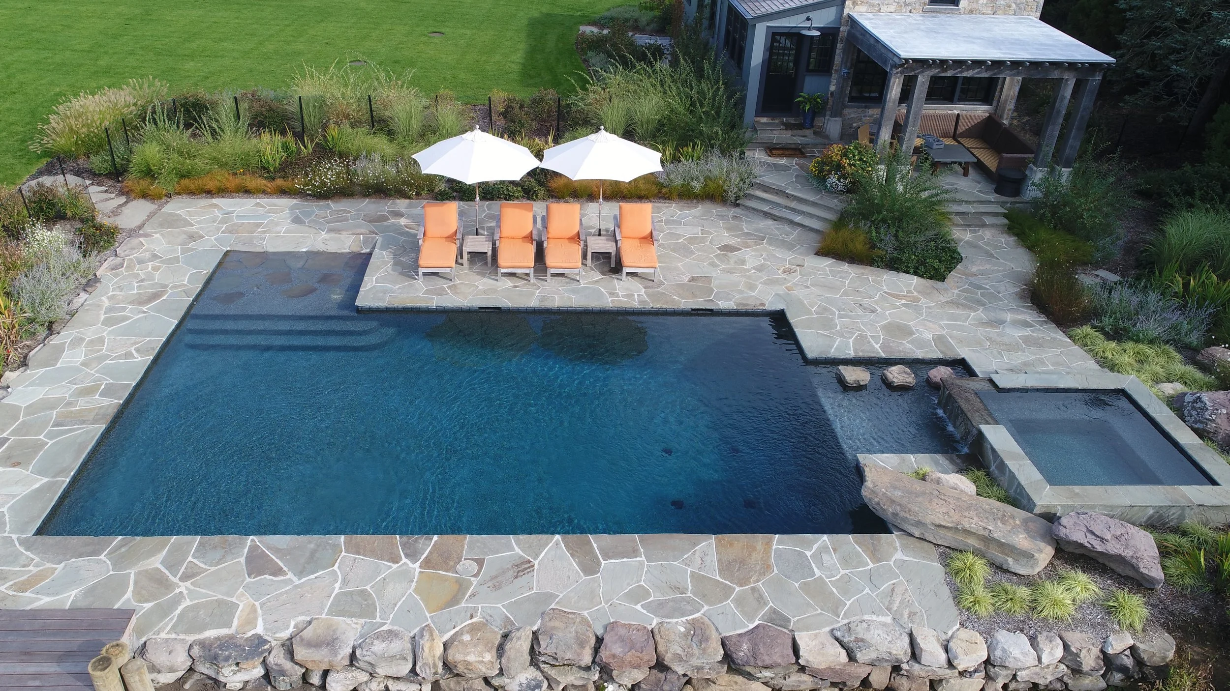 Cat9 Pool Spa Combo Gunite Silver Pelican Pools.jpg