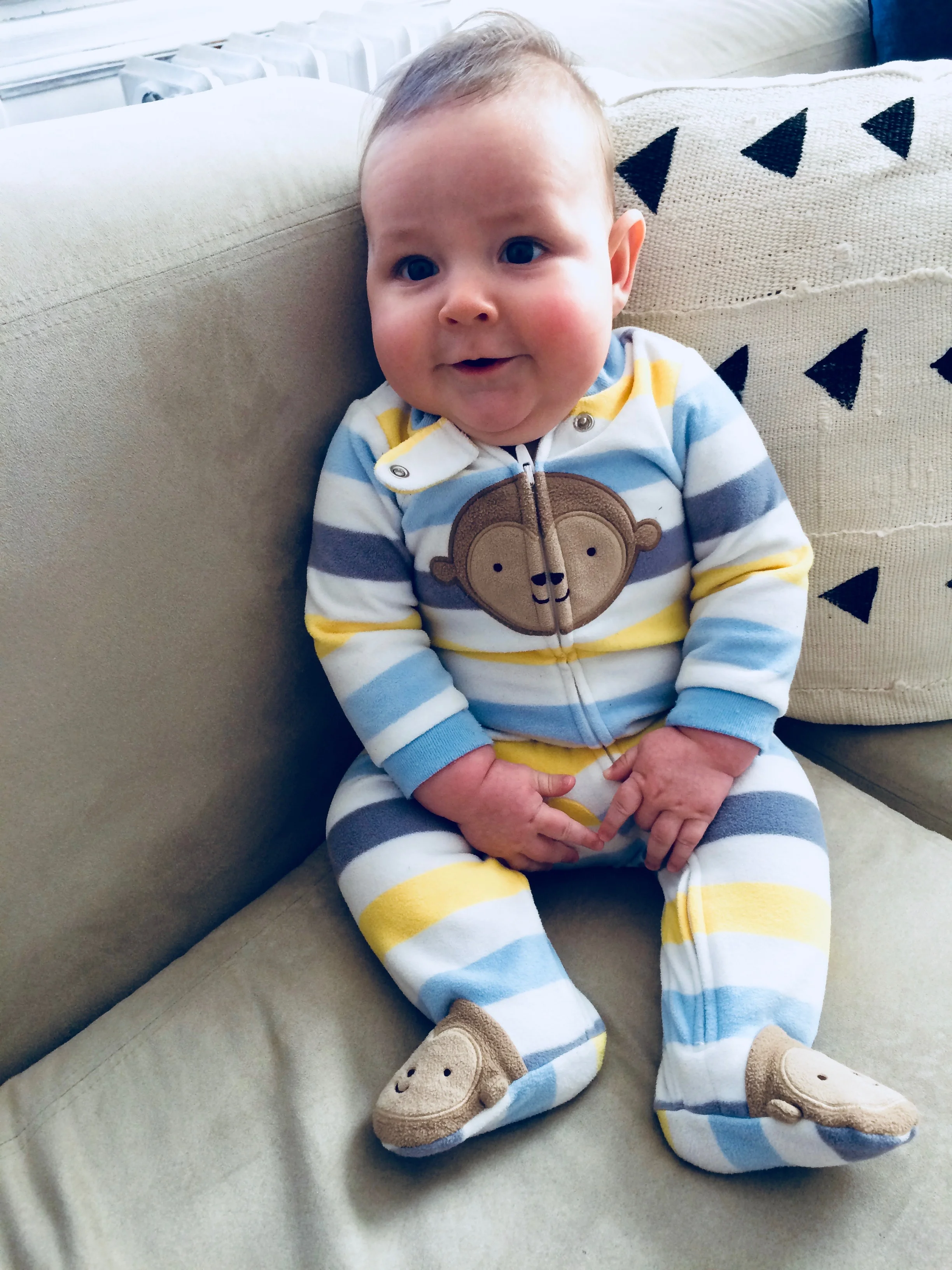 Our little alien-frog these days! it’s fun to look back at his evolution, just in 4 months!