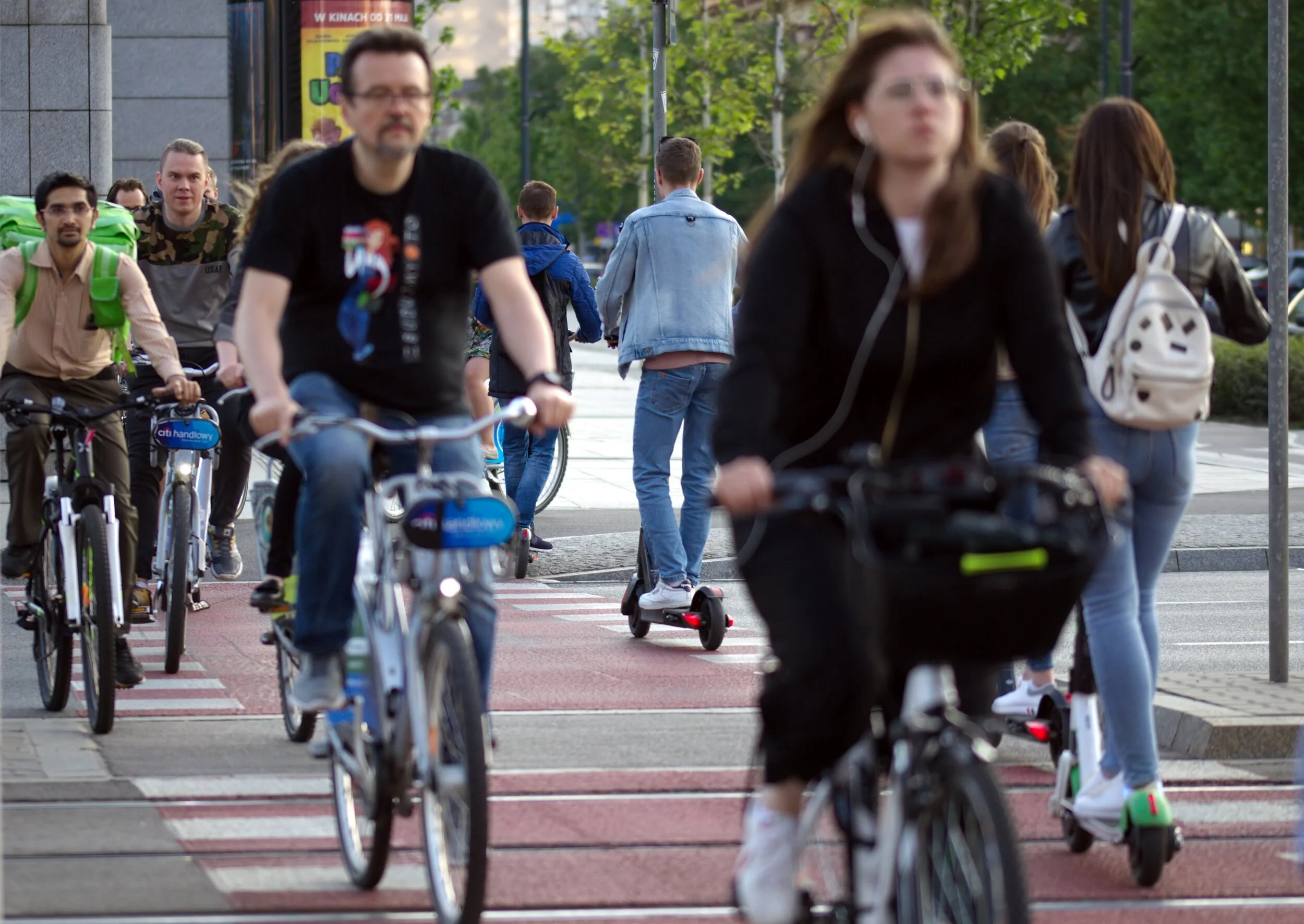 An intersection with regular (individually owned) bicycles, shared bicycles and scooters.