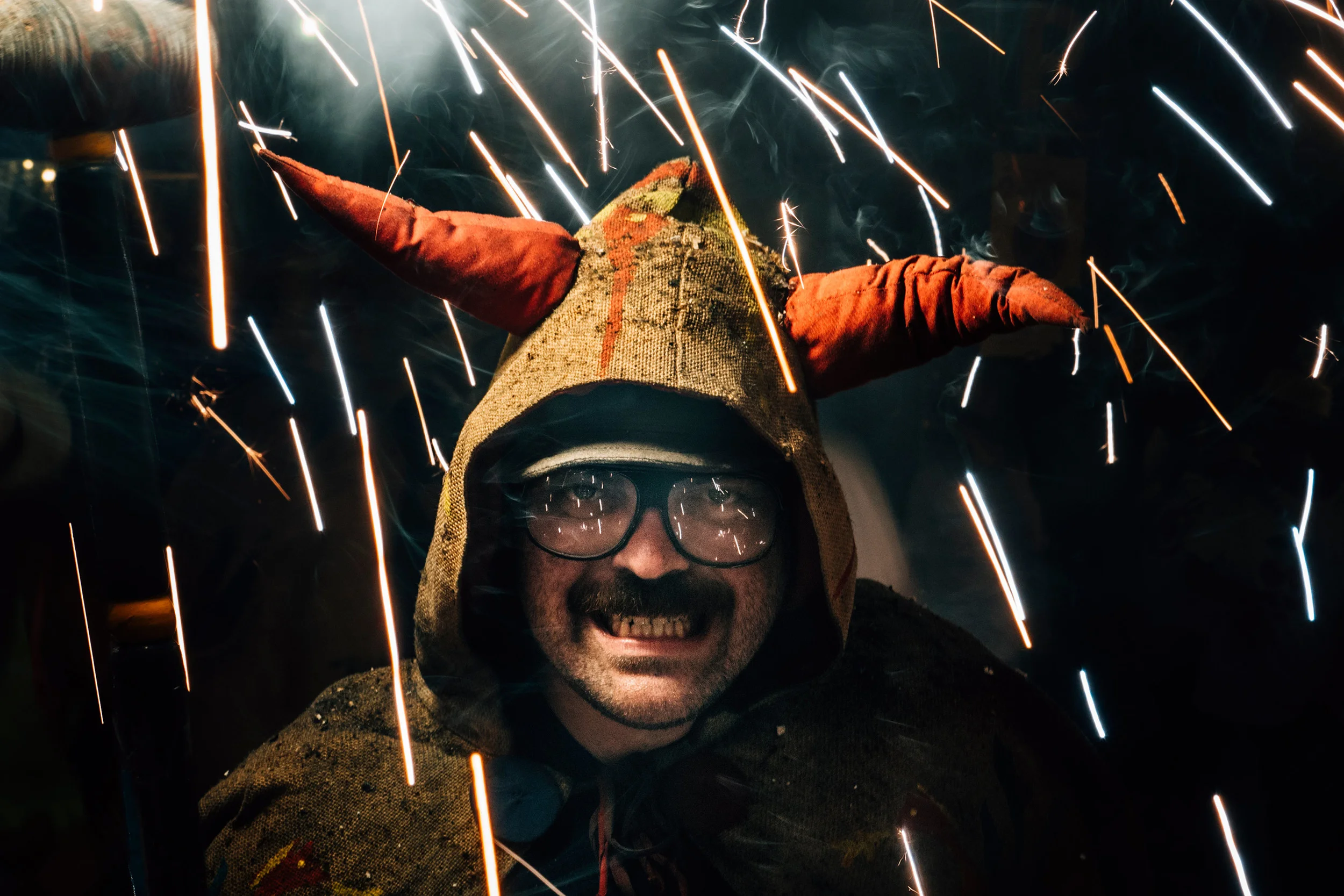 Light-streaks at Correfoc