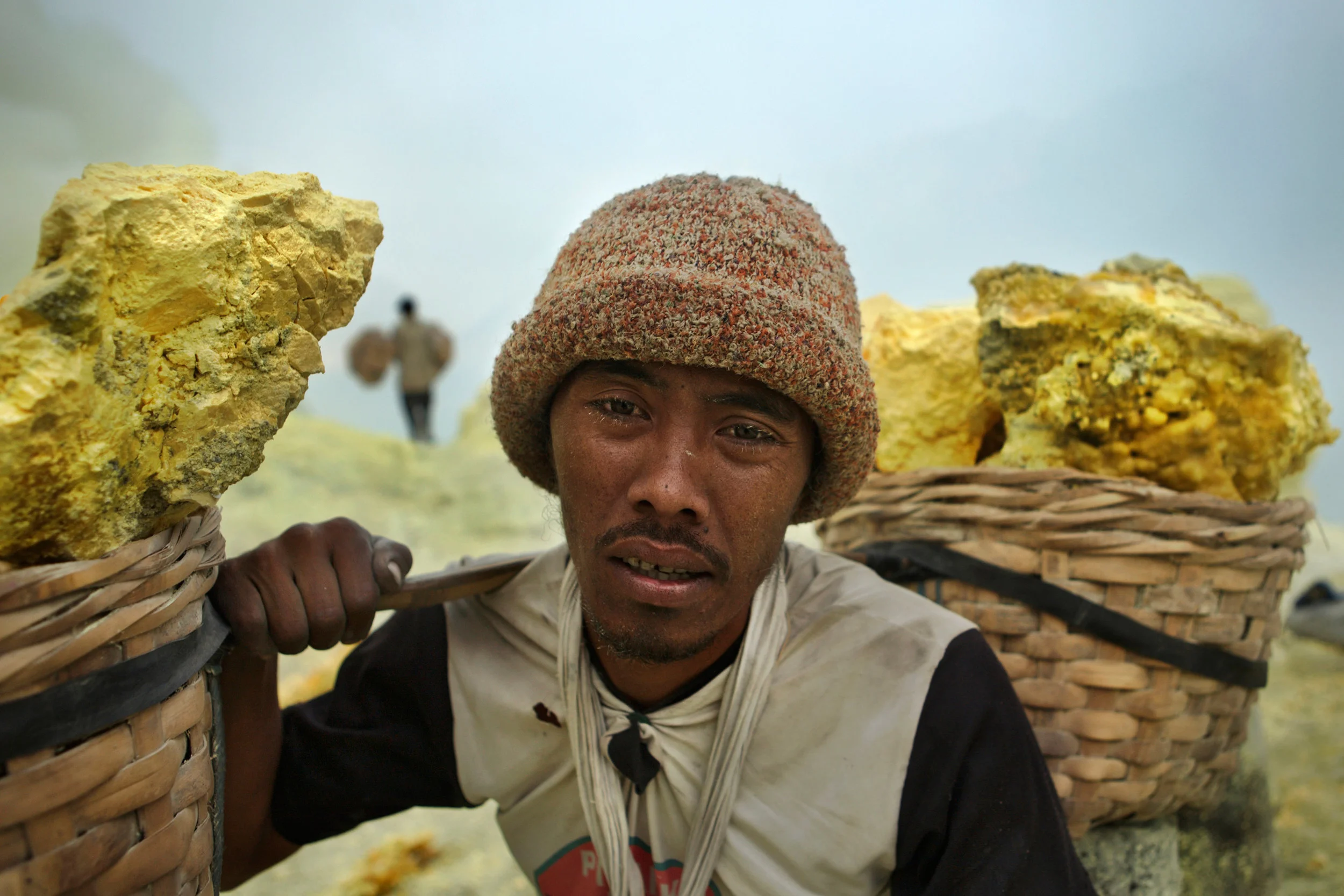 Sulfur-miner-gets-ready-to-lift-a-heavy-load-of-sulfur.jpg