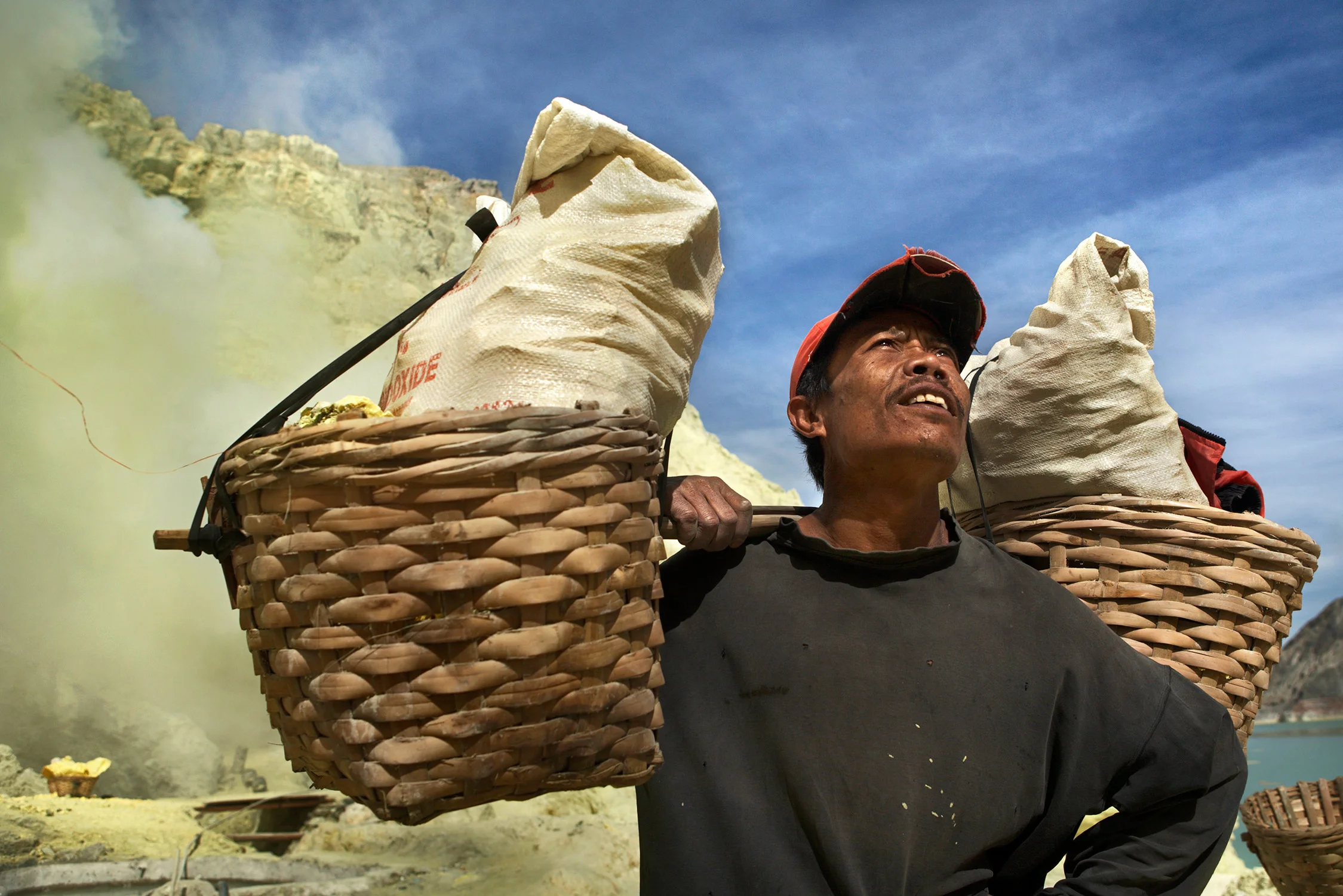 Sulfure-miner-looks-up-at-the-path-he'll-have-to-walk-to-the-collection-base.jpg
