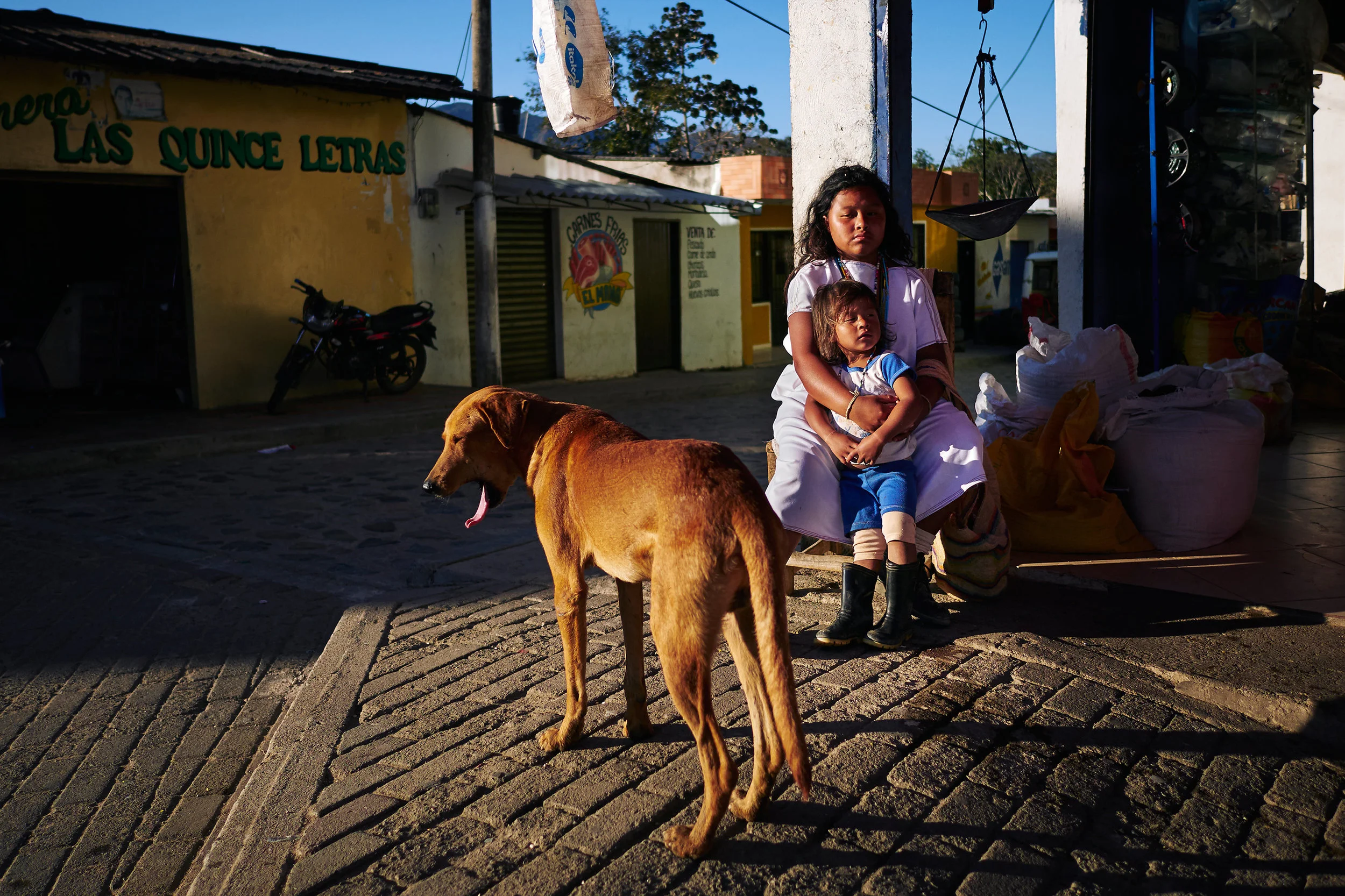 Arhuaco children waiting on the street of Pueblo Bello.