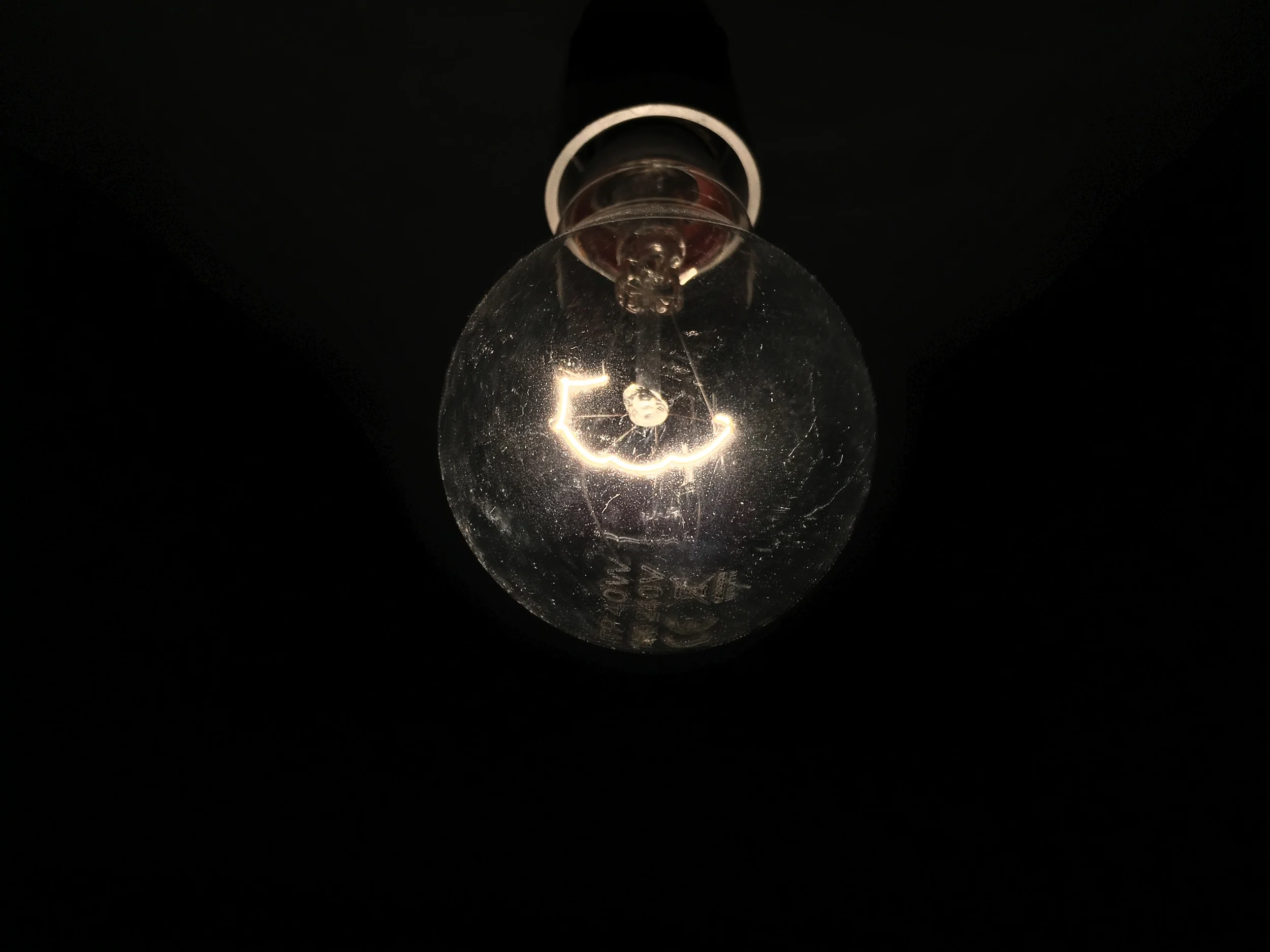 Incandescent light bulb