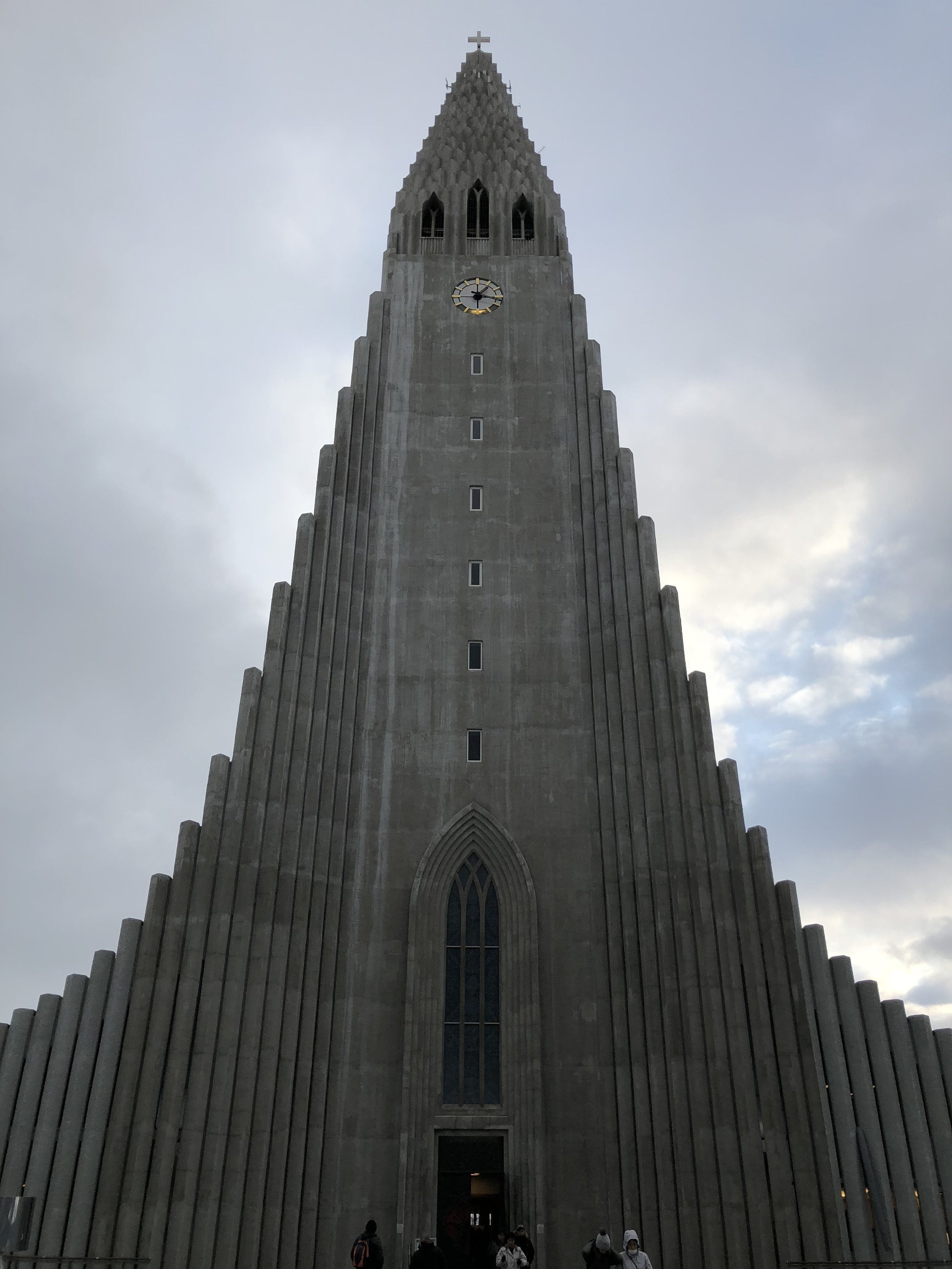 Hallgrimskirkja (straight on)