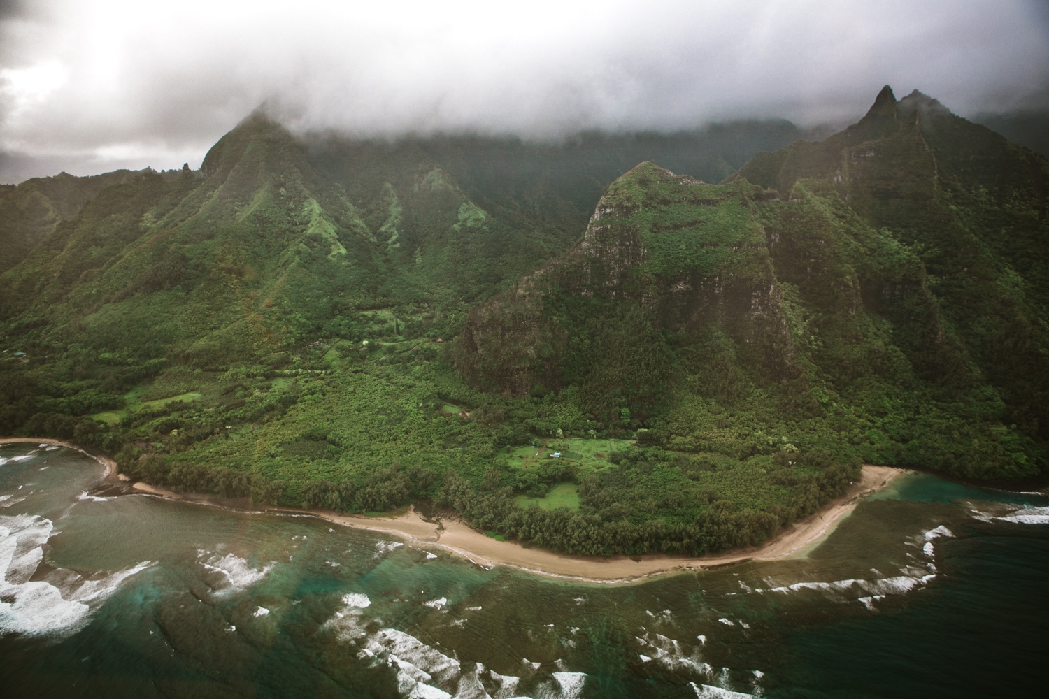 catie-bergman-adventure-elopement-photographer-wedding-hawaii-kauai-ocean-catie-bergman-photography-pnw-newborn-portrait-lifestylephotography_0059.jpg