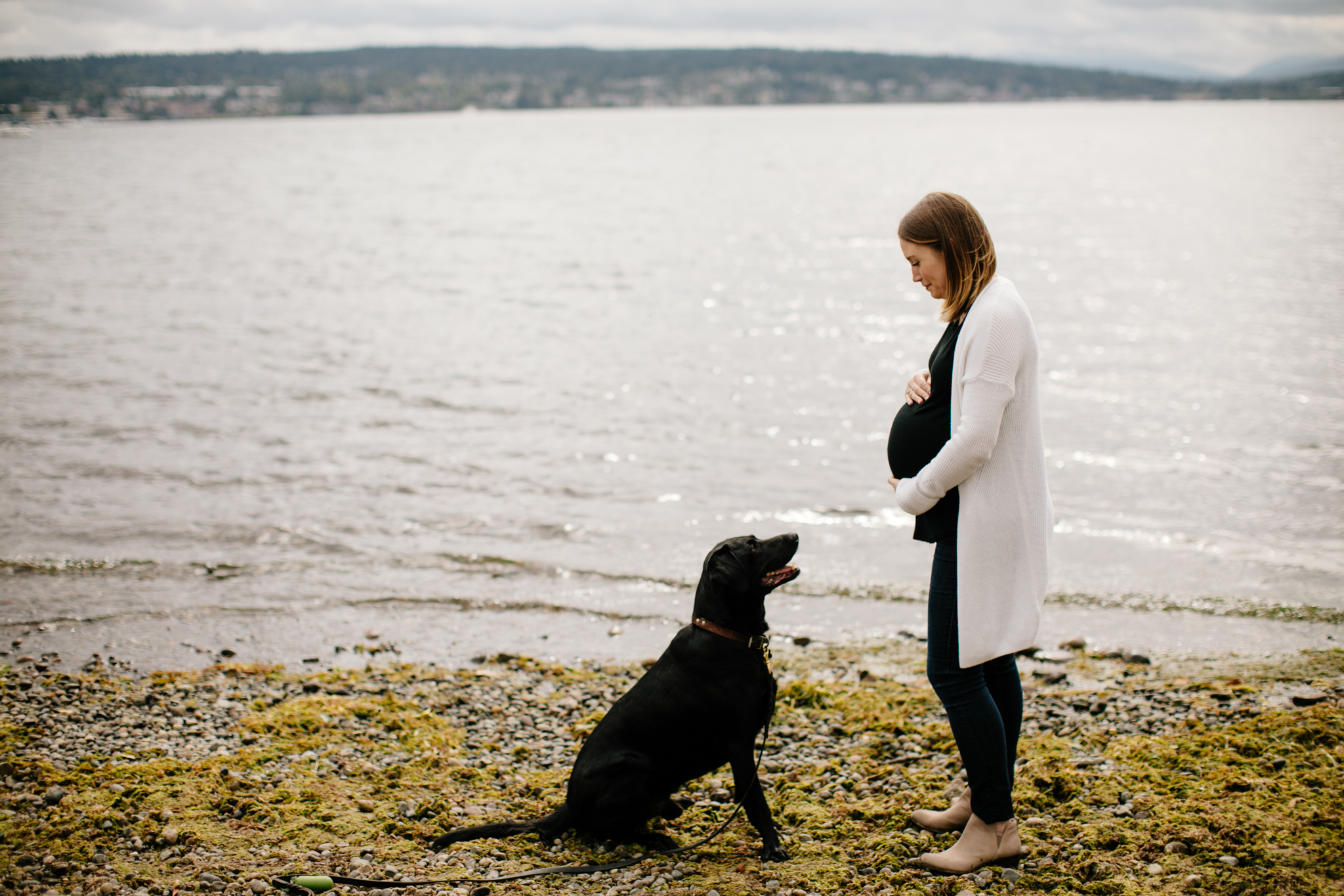 9Catie_Bergman_Photography_Seattle_Maternity_photographer_PNW_Vashon_Newborn_Magnuson_Park_Couple_Engagment_portrait_session_dog.jpg