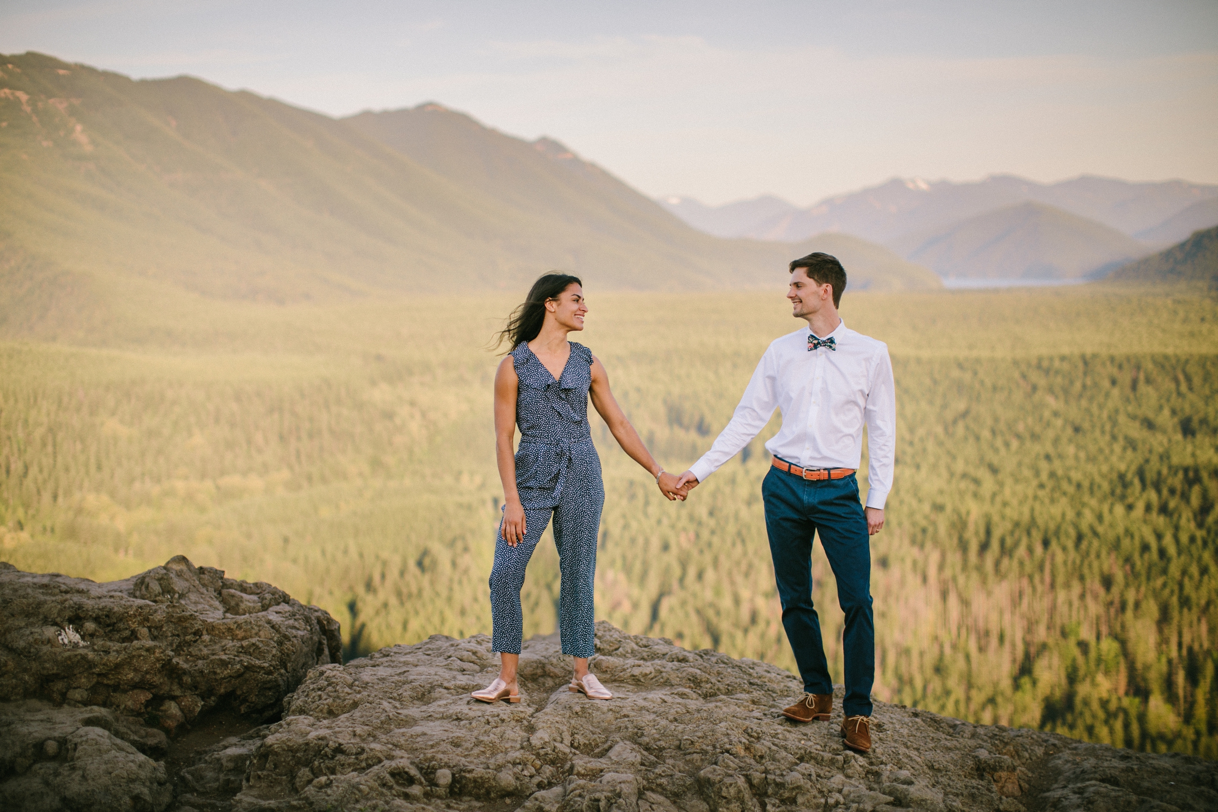 adventure-mountain-top-elopement-photographer-pnw-seattle-washington-wedding-engagement-hike-photography-catie-bergman_0003.jpg