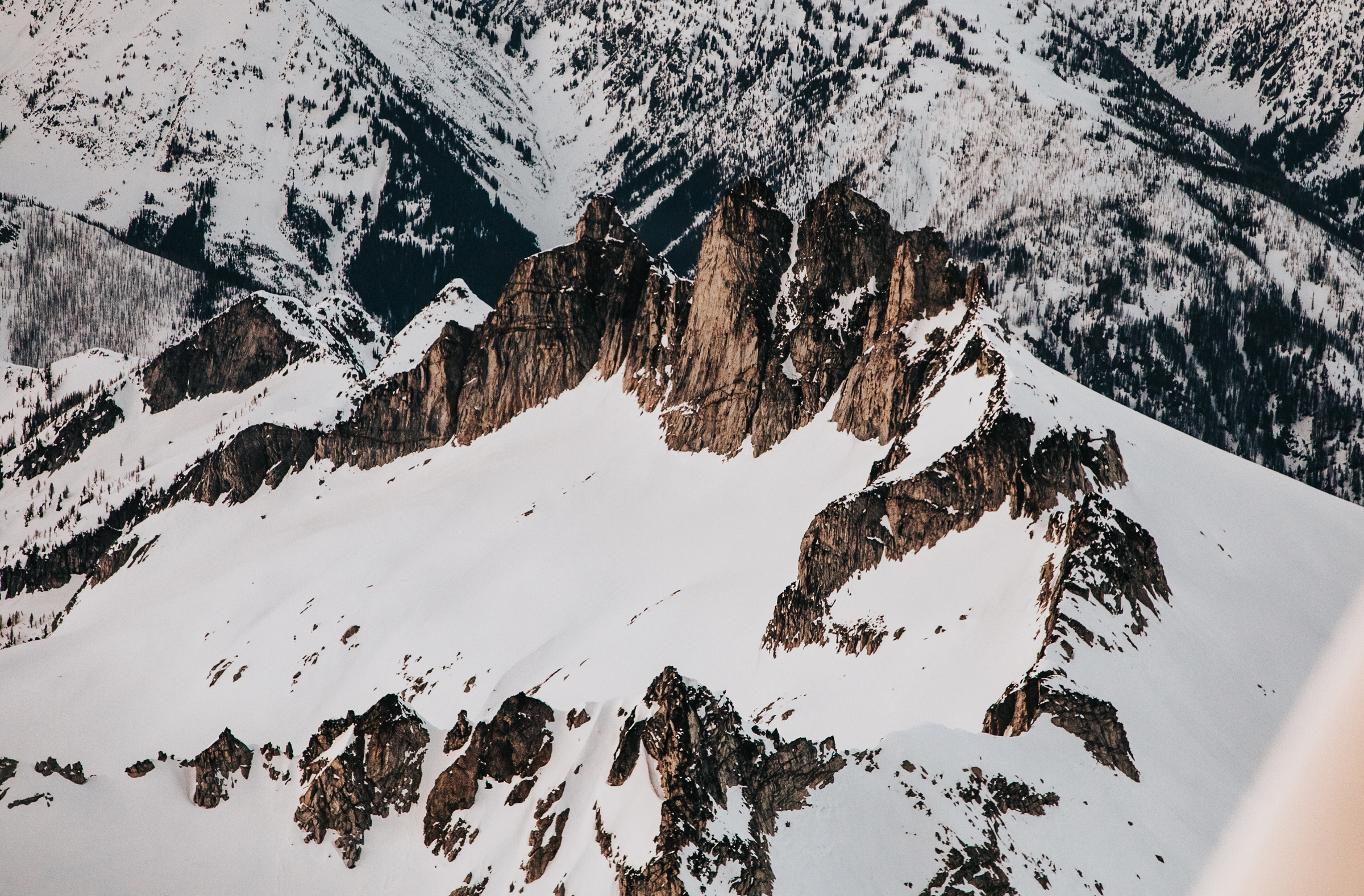 adventure-mountain-top-elopement-photographer-pnw-seattle-washington-wedding-engagement-hike-photography-alaska-northcascades-catie-bergman_0014.jpg