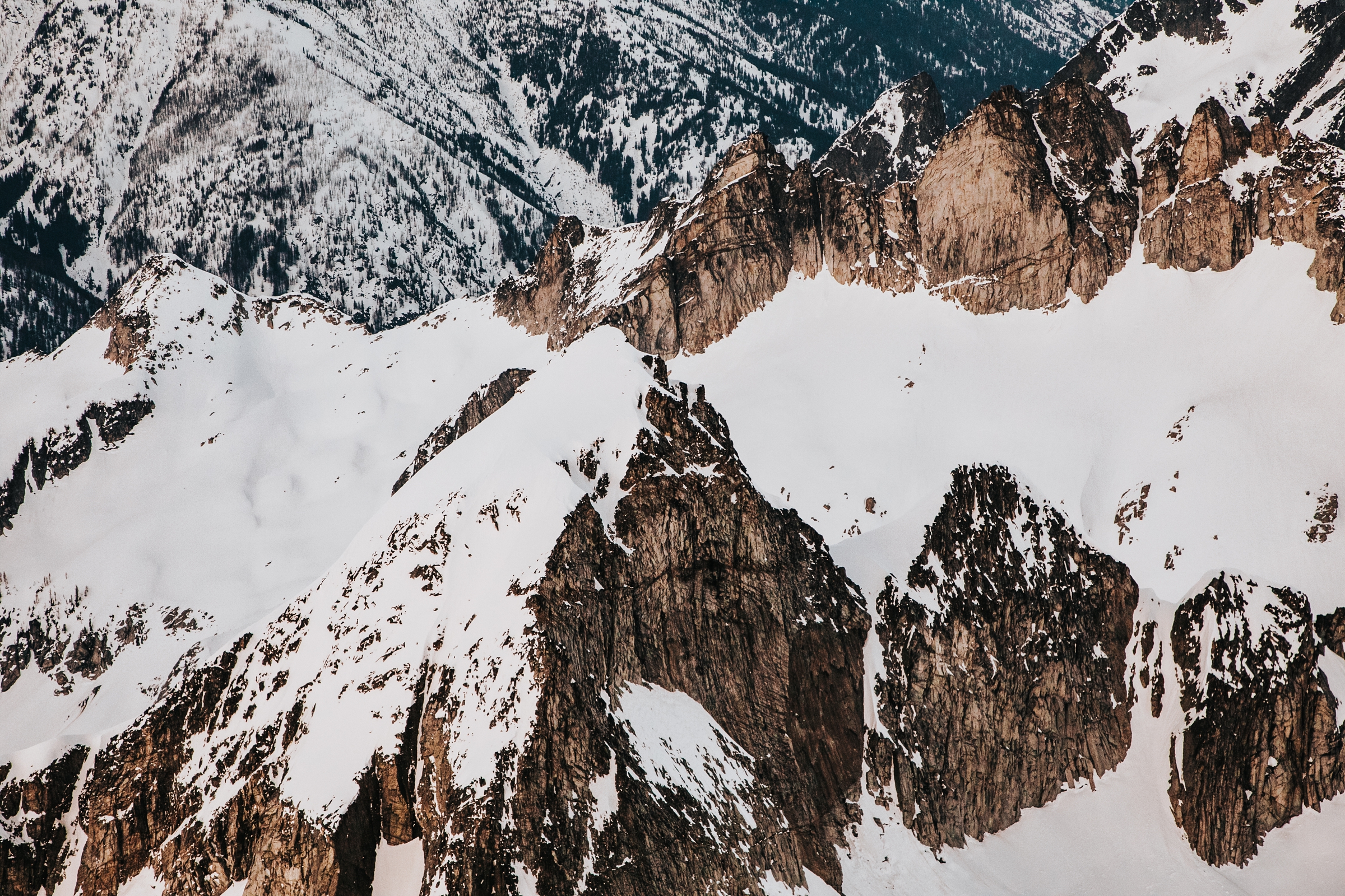 adventure-mountain-top-elopement-photographer-pnw-seattle-washington-wedding-engagement-hike-photography-alaska-northcascades-catie-bergman_0015.jpg