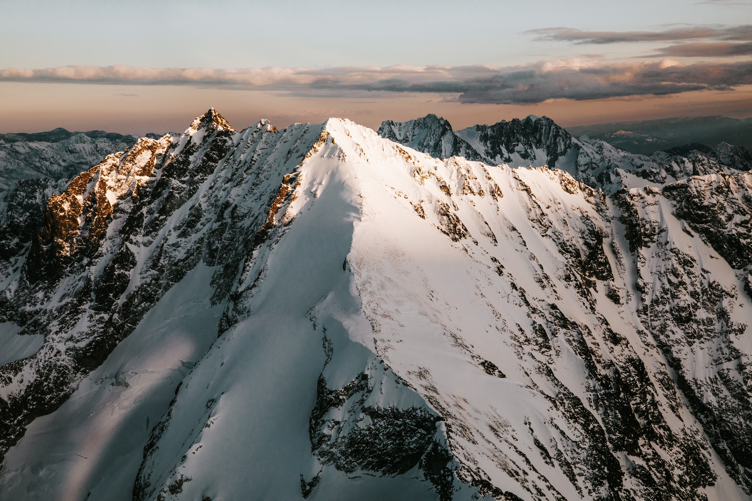 adventure-mountain-top-elopement-photographer-pnw-seattle-washington-wedding-engagement-hike-photography-alaska-northcascades-catie-bergman_0017.jpg