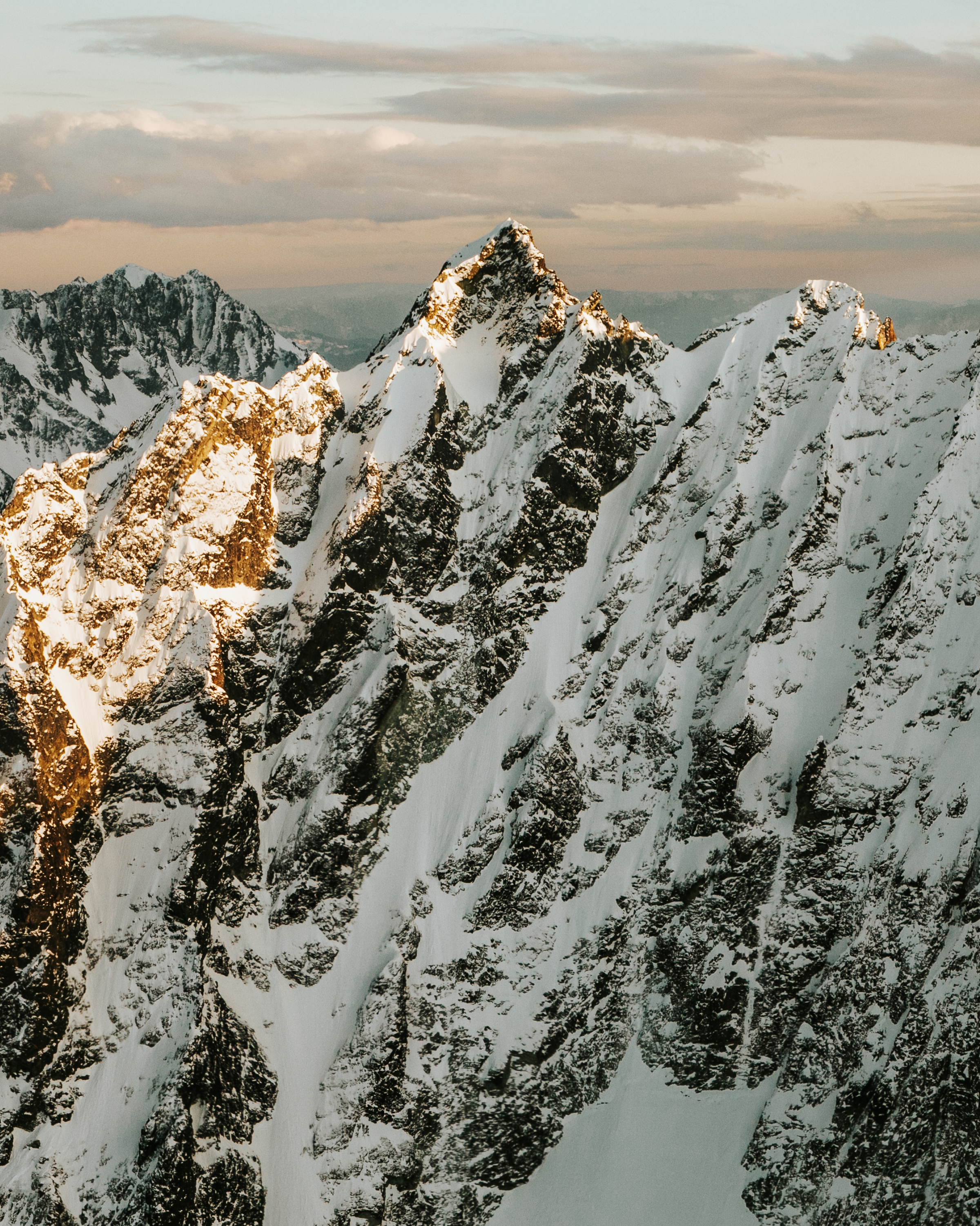 adventure-mountain-top-elopement-photographer-pnw-seattle-washington-wedding-engagement-hike-photography-alaska-northcascades-catie-bergman_0020.jpg