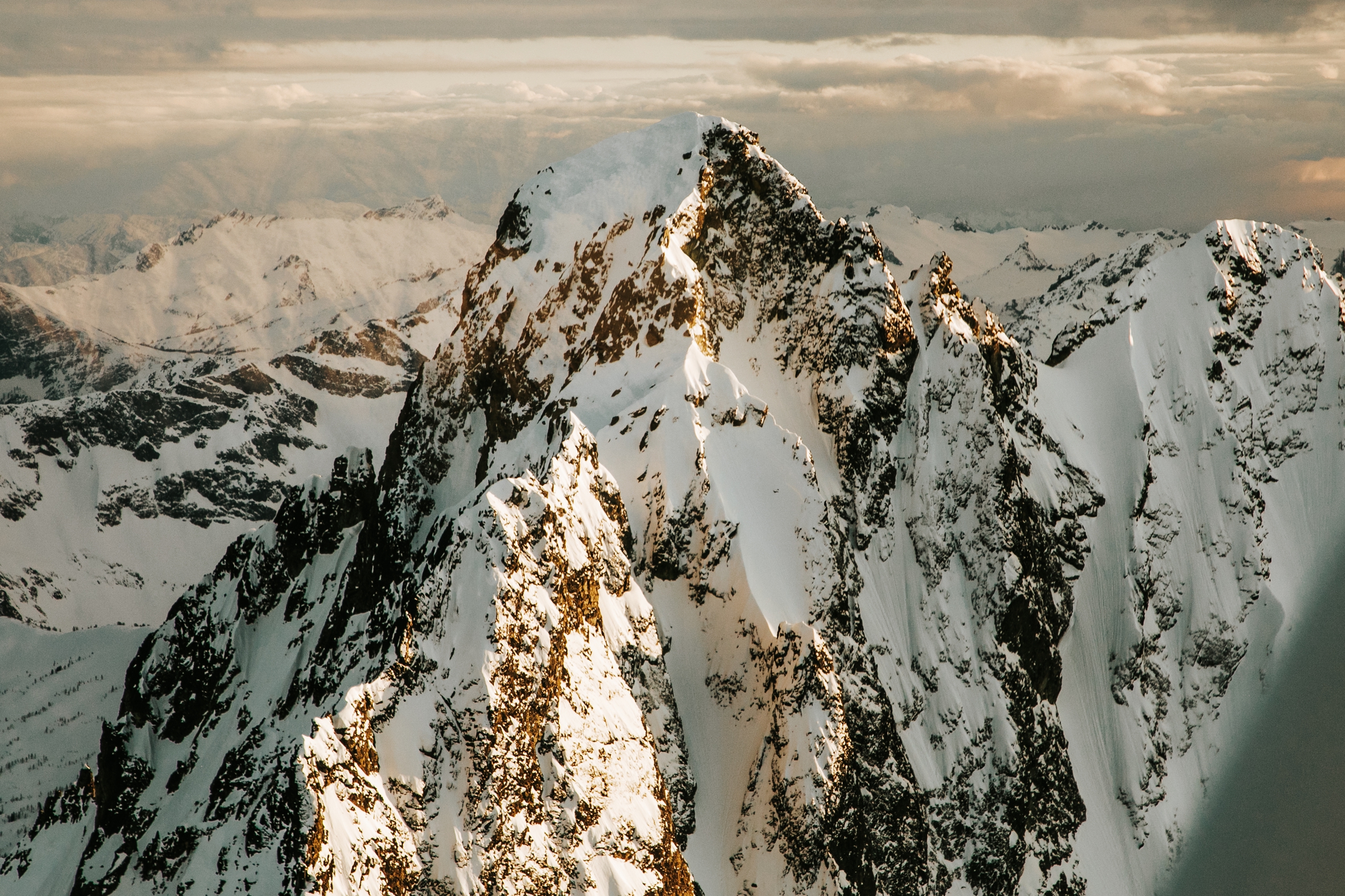 adventure-mountain-top-elopement-photographer-pnw-seattle-washington-wedding-engagement-hike-photography-alaska-northcascades-catie-bergman_0021.jpg