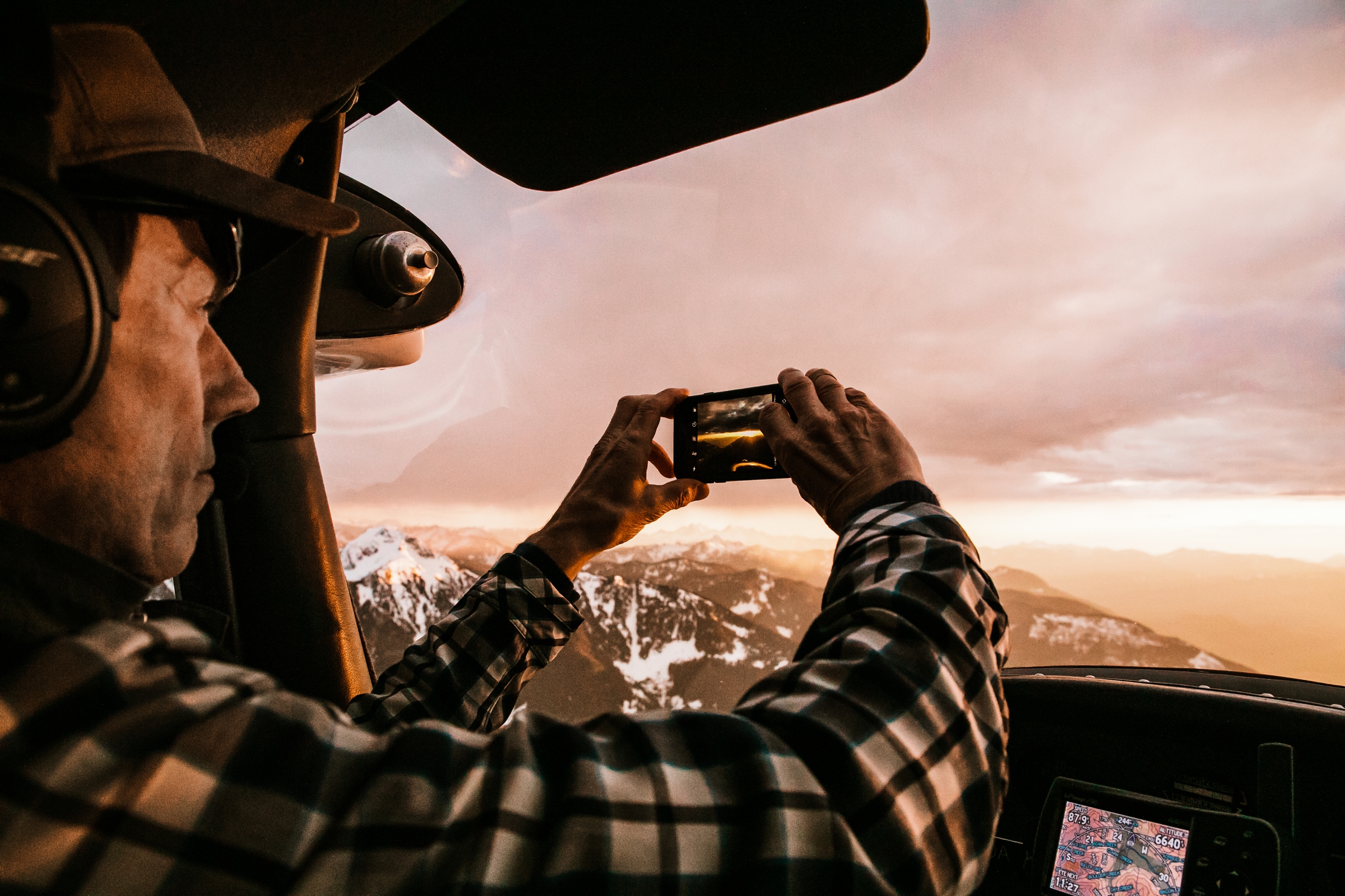 adventure-mountain-top-elopement-photographer-pnw-seattle-washington-wedding-engagement-hike-photography-alaska-northcascades-catie-bergman_0029.jpg