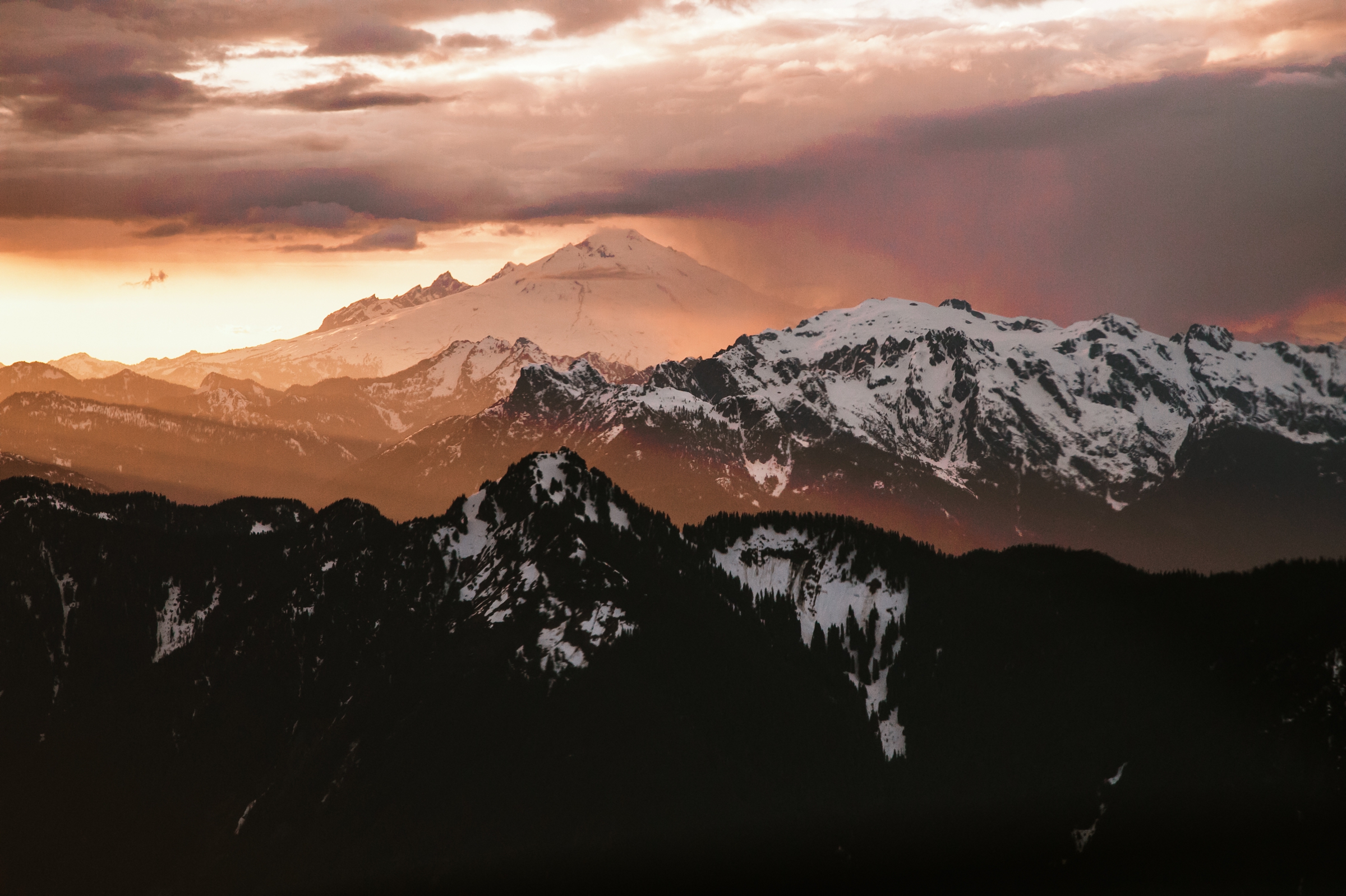 adventure-mountain-top-elopement-photographer-pnw-seattle-washington-wedding-engagement-hike-photography-alaska-northcascades-catie-bergman_0027.jpg