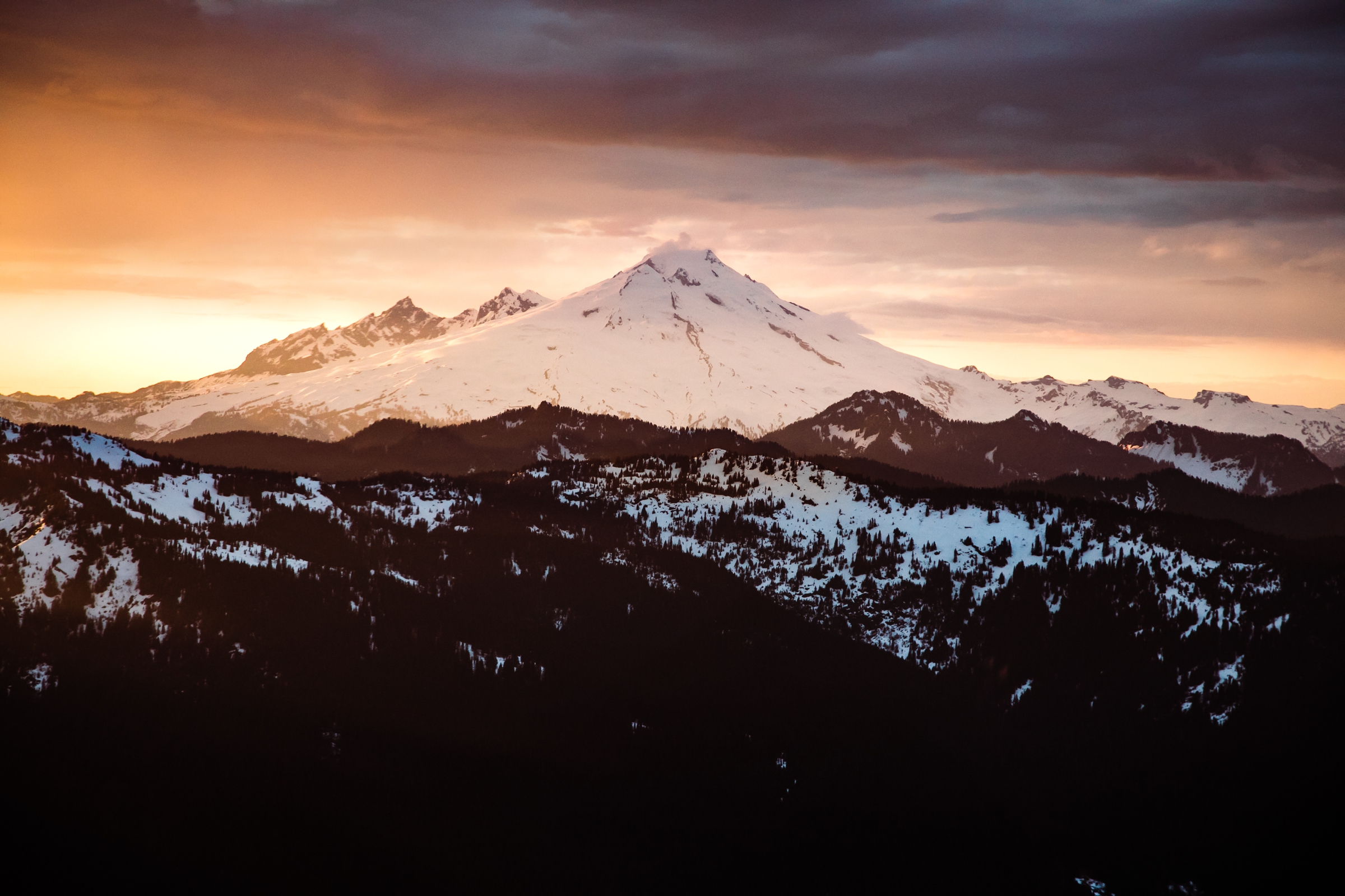 adventure-mountain-top-elopement-photographer-pnw-seattle-washington-wedding-engagement-hike-photography-alaska-northcascades-catie-bergman_0036.jpg