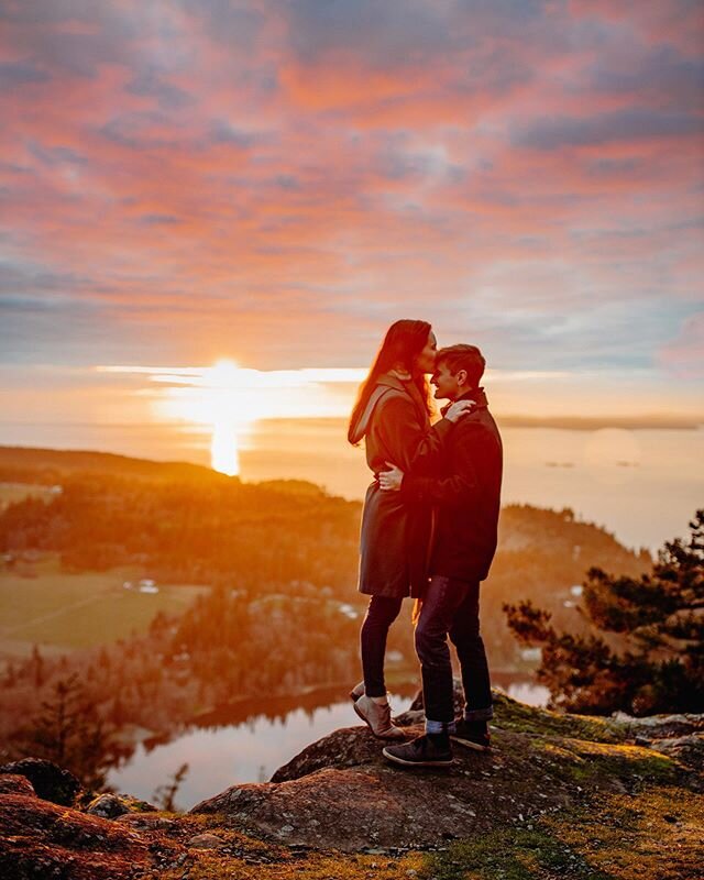 He took her to Deception Pass on one of their first dates and it felt so right to do their engagement session here. We live in a region where couples get to choose between state parks and fancy restaurants for a night out and I hope I never take this