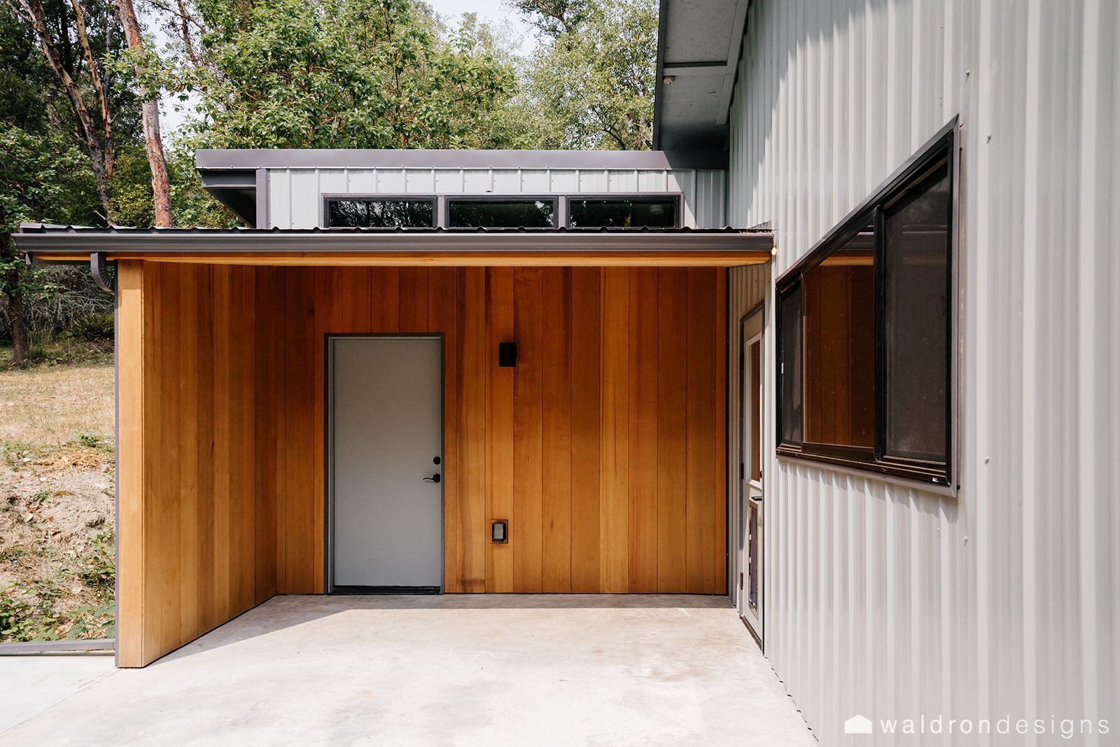 as-a-pet-sitter-this-homeowner-uses-this-space-out-back-to-dry-off-the-dogs-before-they-run-inside.jpg