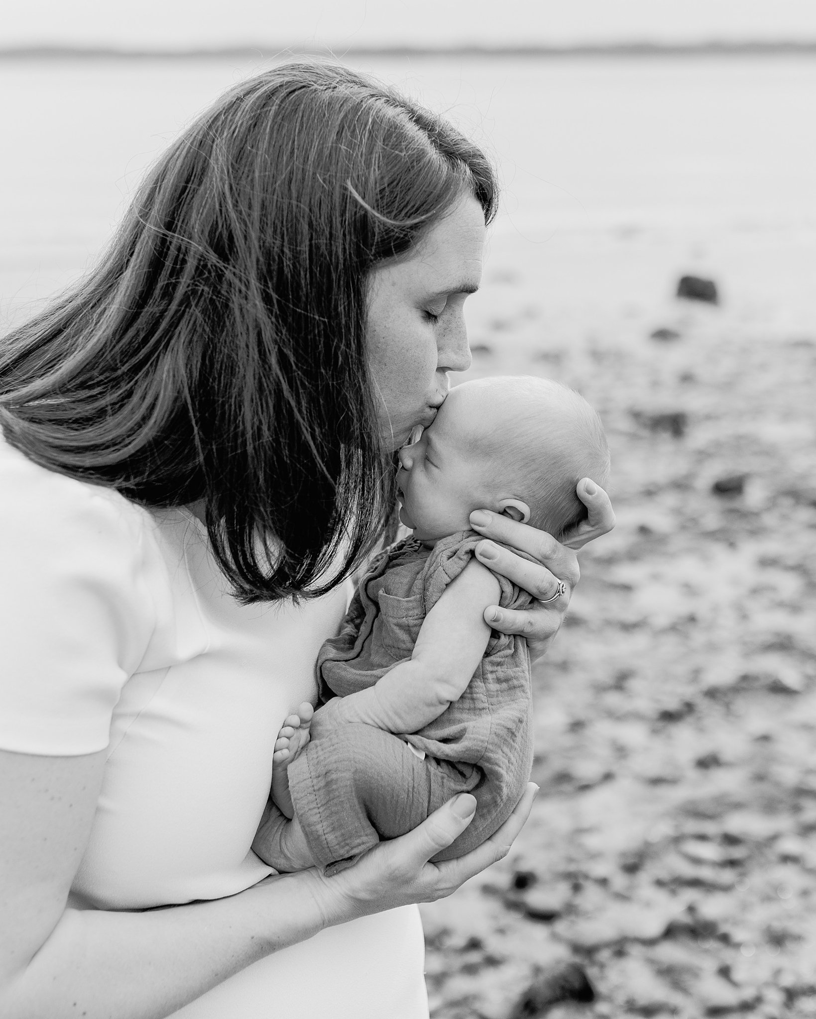 seattle_family_photographer_newborn_photography_northseattle_discovery_park_familysession_0098.jpg
