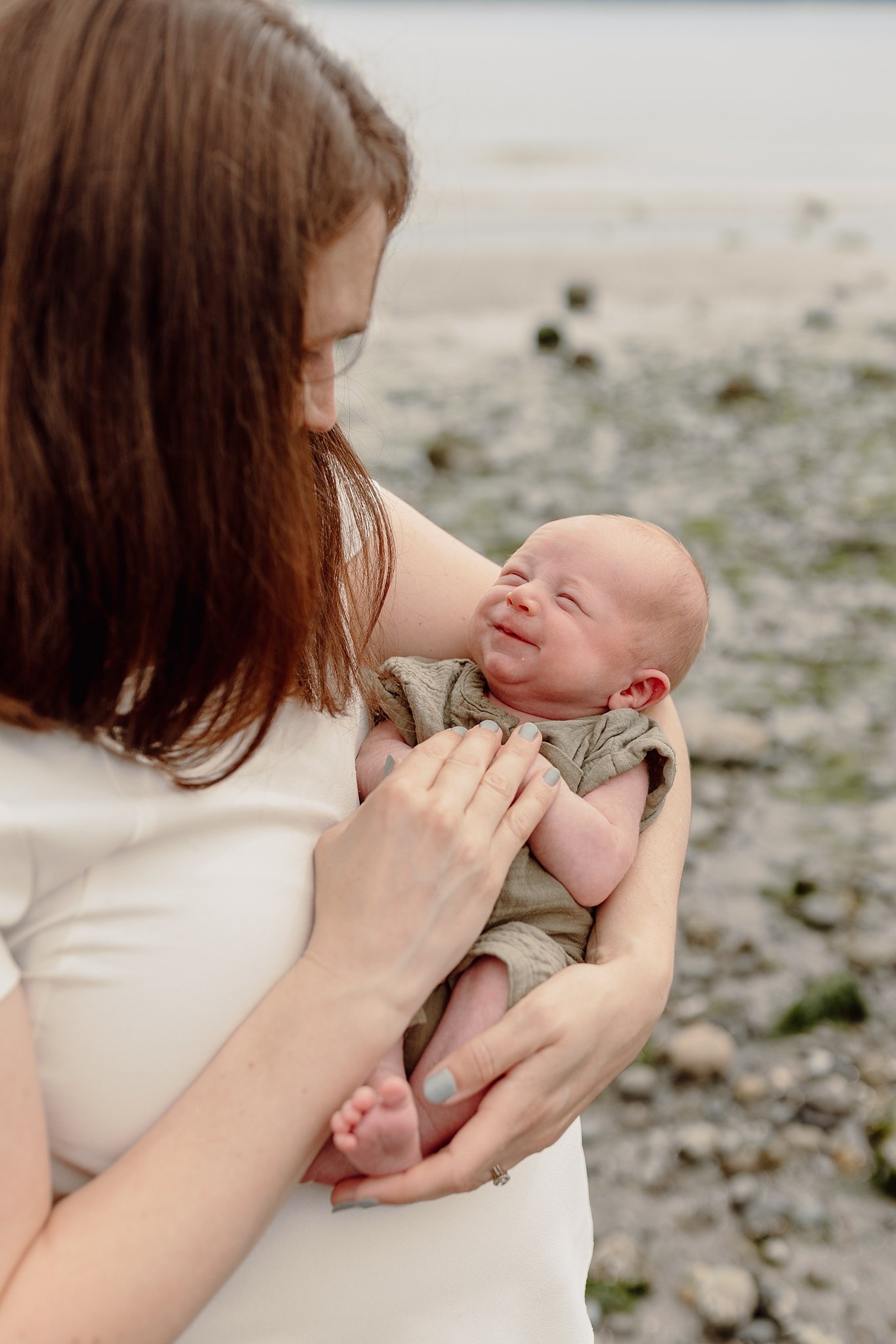 seattle_family_photographer_newborn_photography_northseattle_discovery_park_familysession_0100.jpg