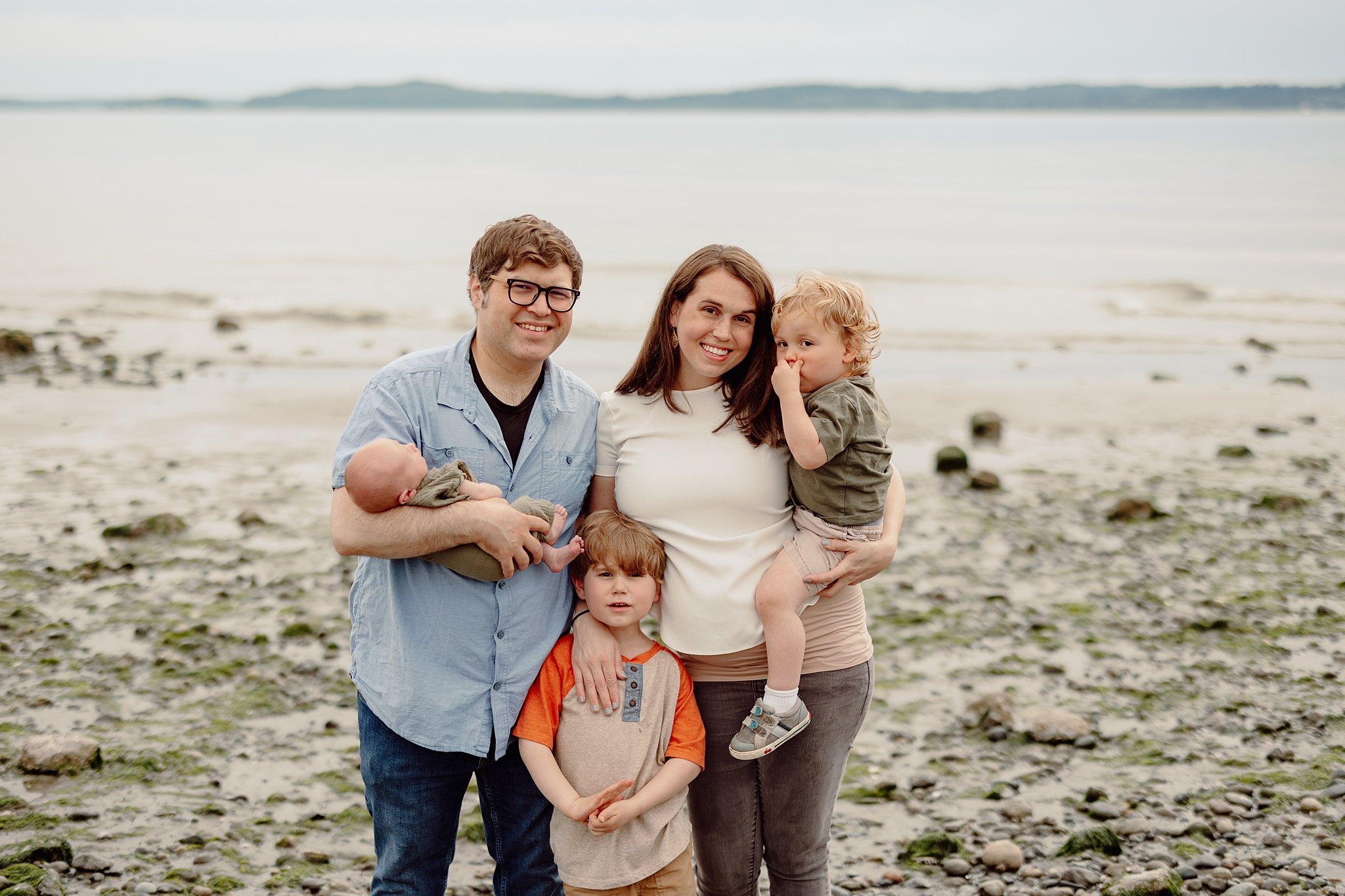seattle_family_photographer_newborn_photography_northseattle_discovery_park_familysession_0099.jpg