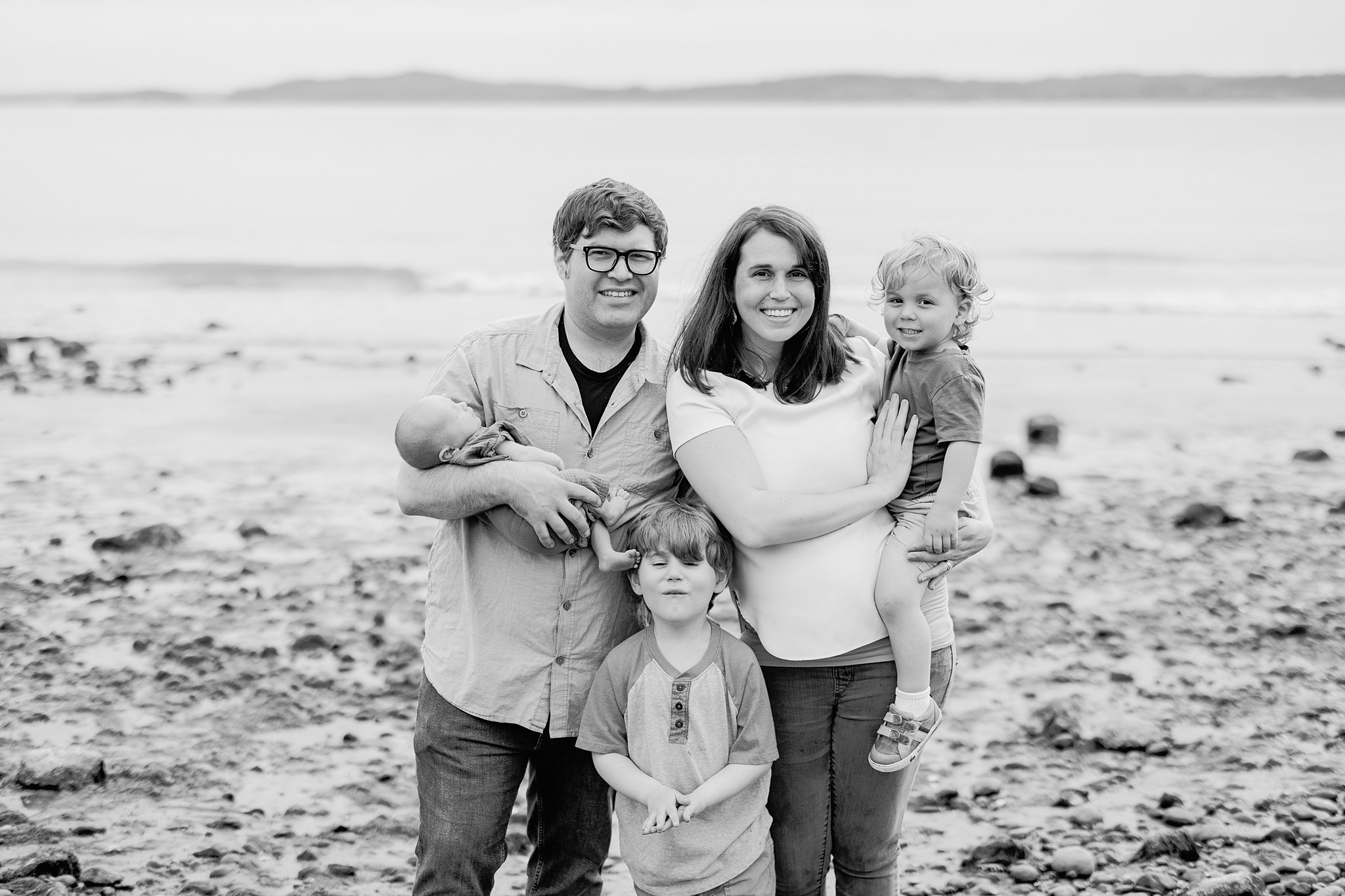 seattle_family_photographer_newborn_photography_northseattle_discovery_park_familysession_0102.jpg