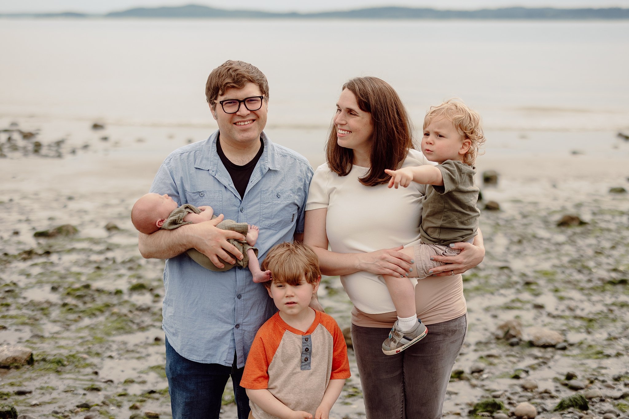 seattle_family_photographer_newborn_photography_northseattle_discovery_park_familysession_0103.jpg
