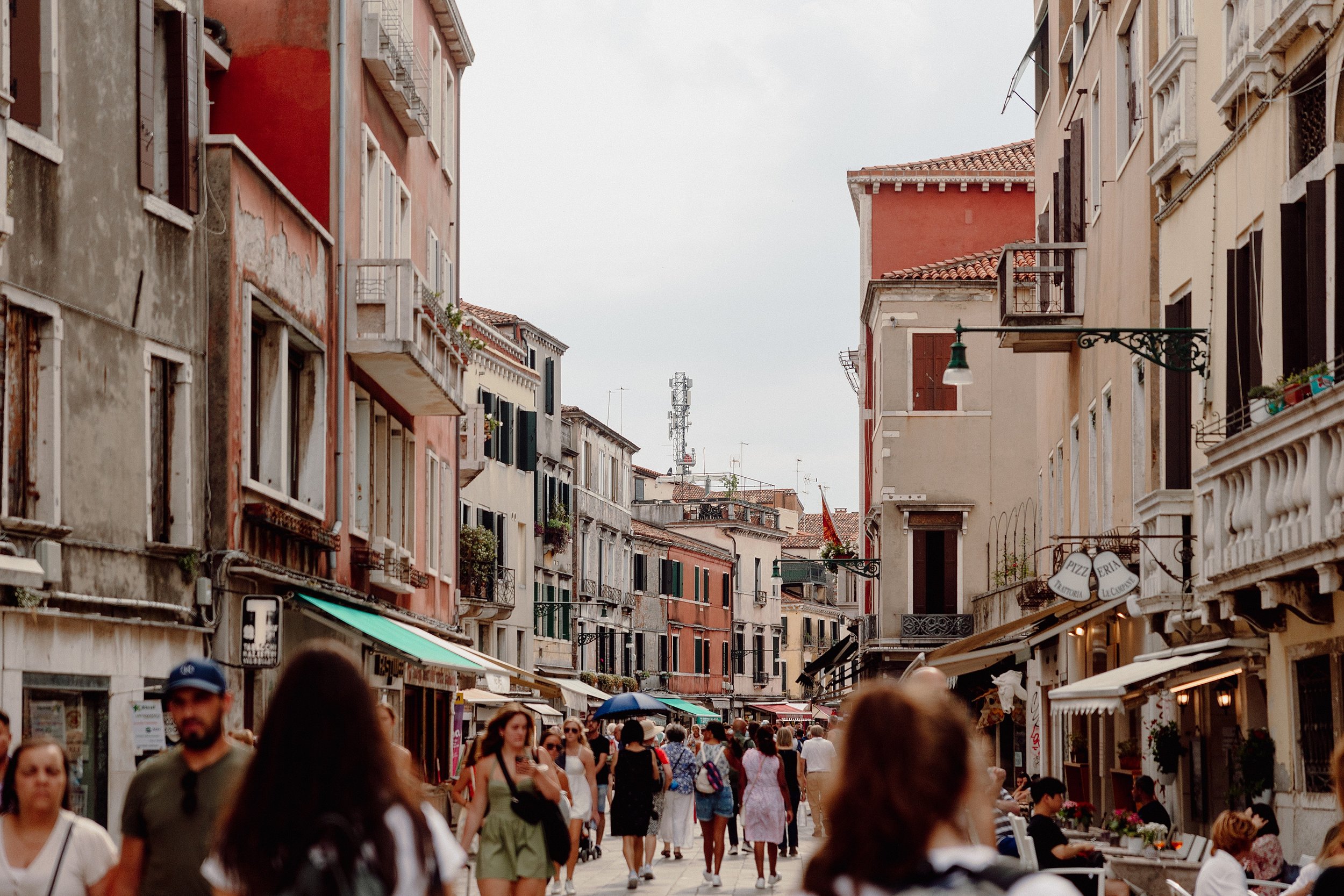 seattle_family_newborn_photographer_travel_venice_italy_street_urban_elopement_photographer_0033.jpg