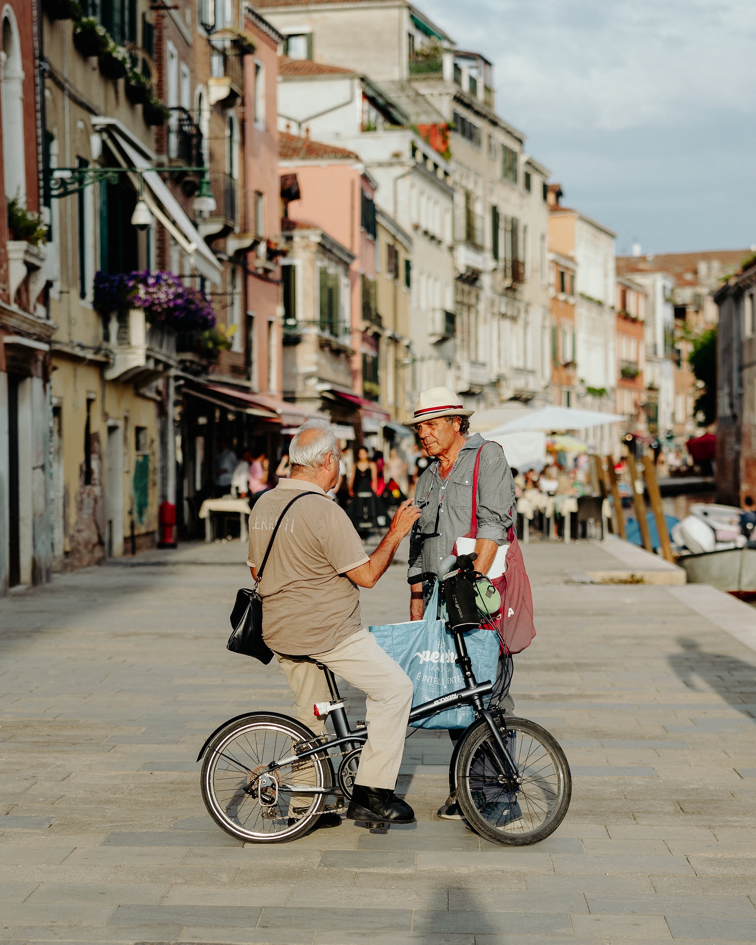 seattle_family_newborn_photographer_travel_venice_italy_street_urban_elopement_photographer_0037.jpg