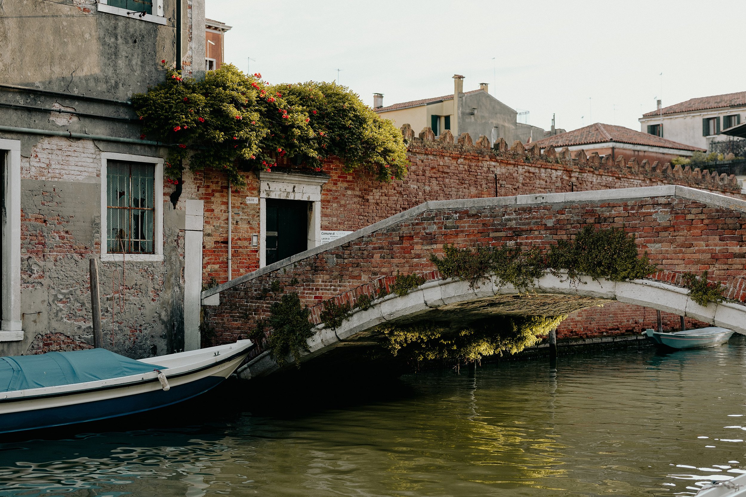 seattle_family_newborn_photographer_travel_venice_italy_street_urban_elopement_photographer_0039.jpg