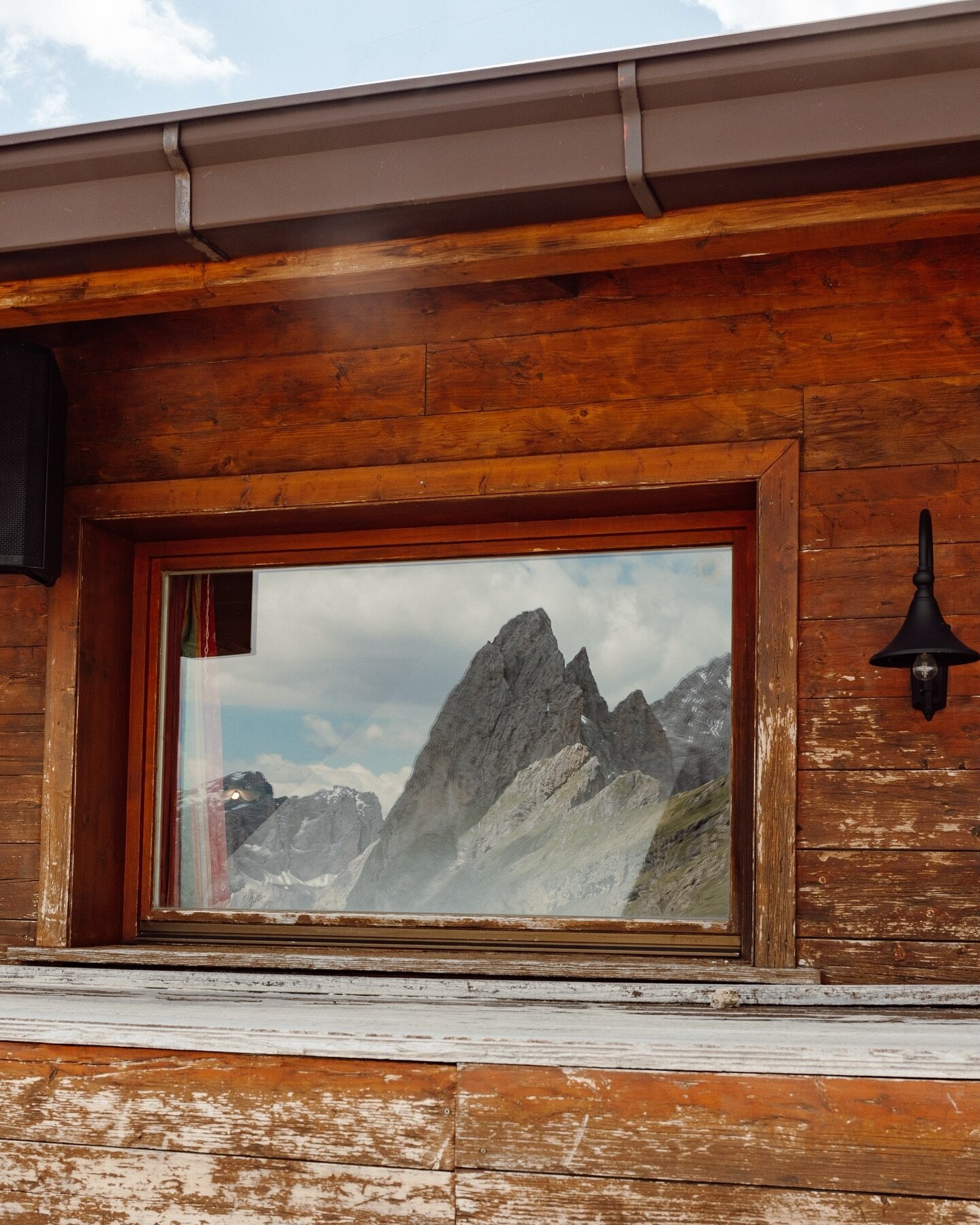 An old Italian refugio with the most delightful window reflection there ever was. 

I&rsquo;ve been trying to think outside the box with my landscape compositions. In this case, maybe inside the box 😏 as I keep scanning surroundings for natural &ldq