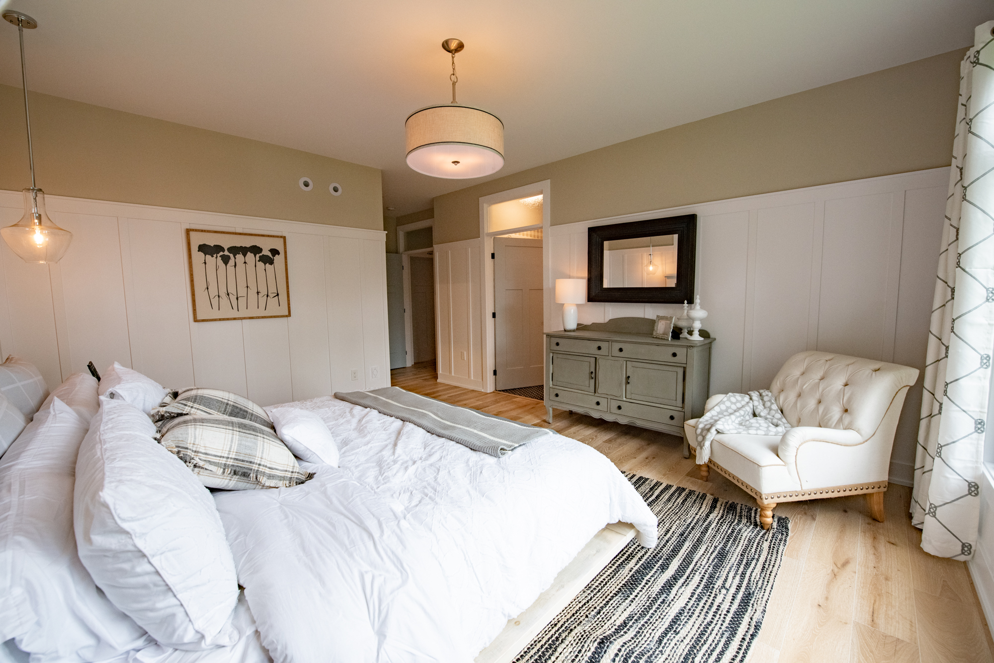 Master bedroomDAC_7113-HDR_.jpg