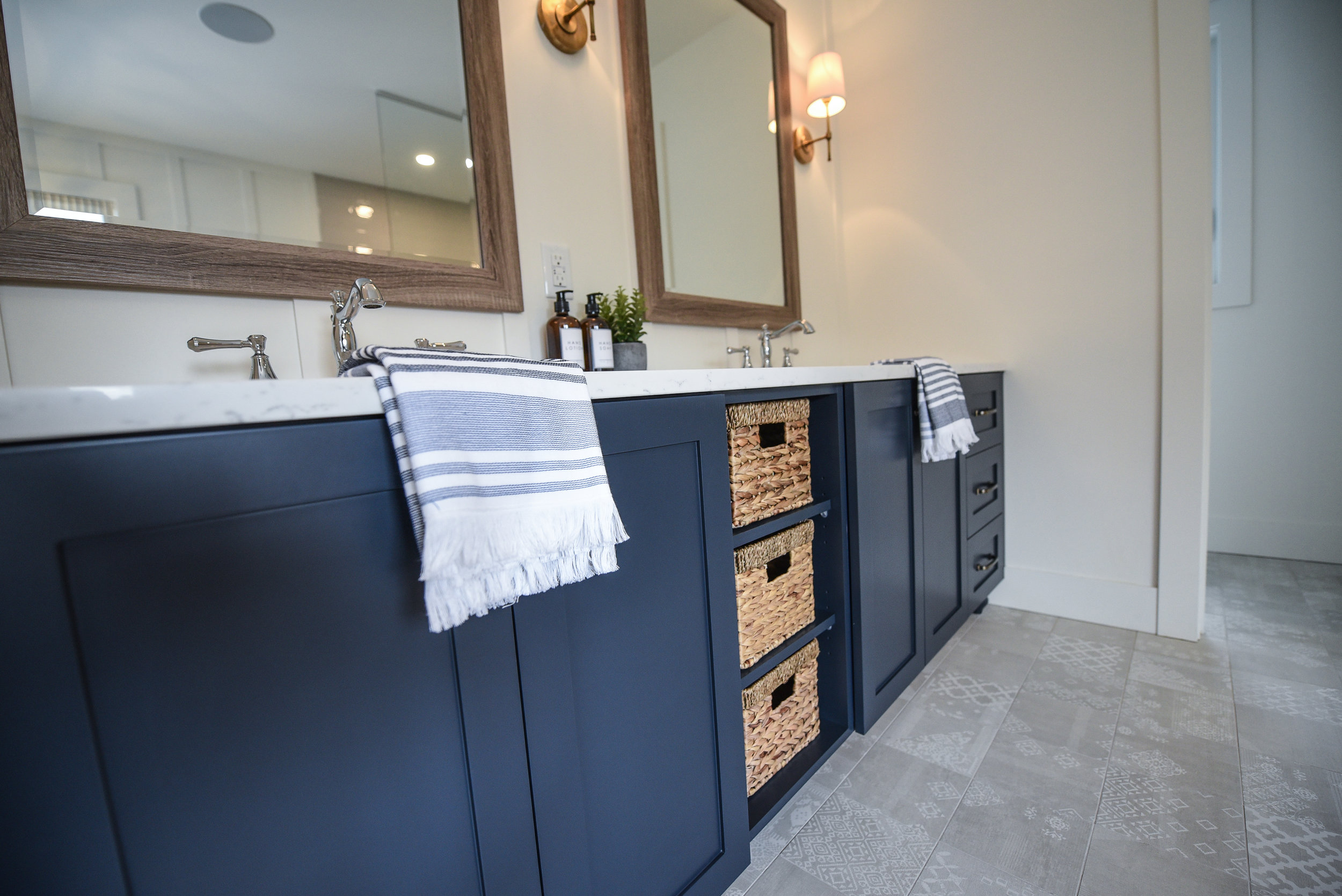 Bathroom Detail 9126.jpg