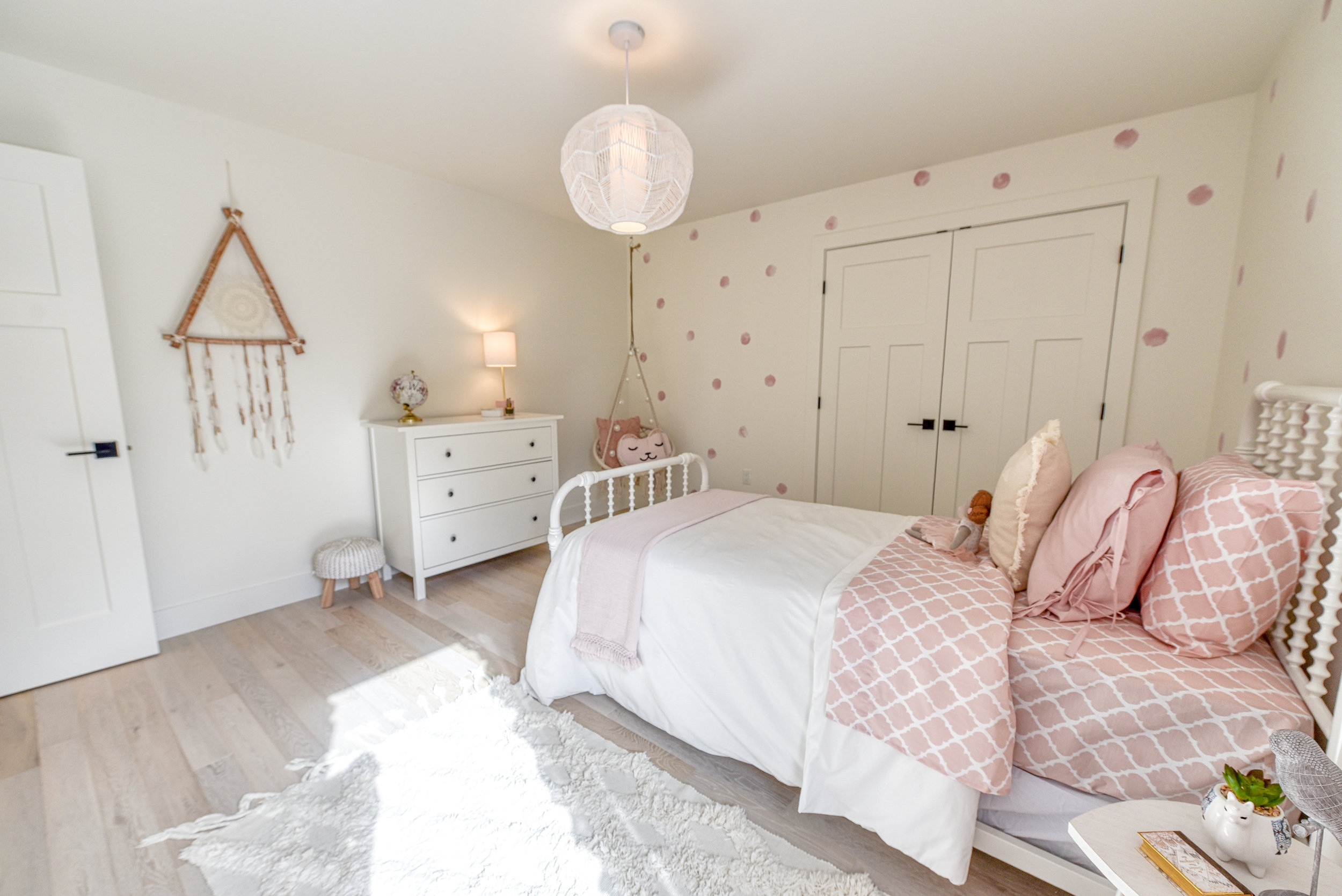 Girls Room 8015.jpg