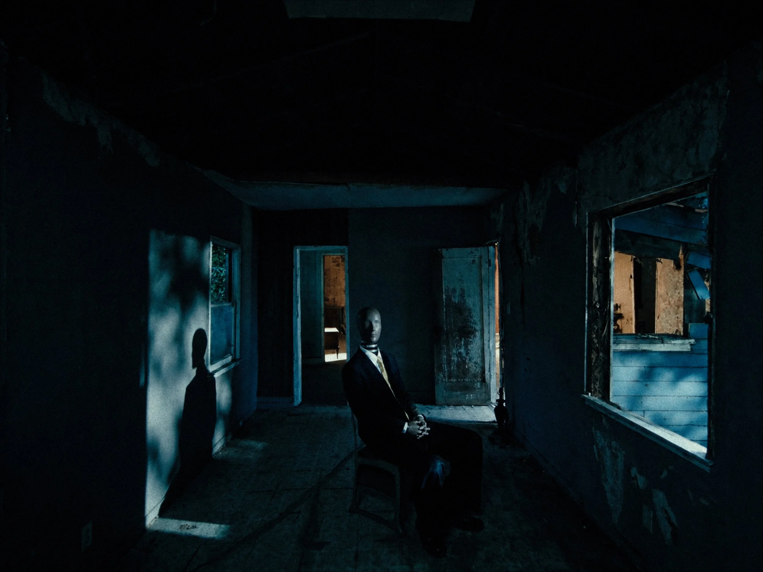 JUTES_MANNEQUIN_CLIP.00_03_51_05.Still038.JPG