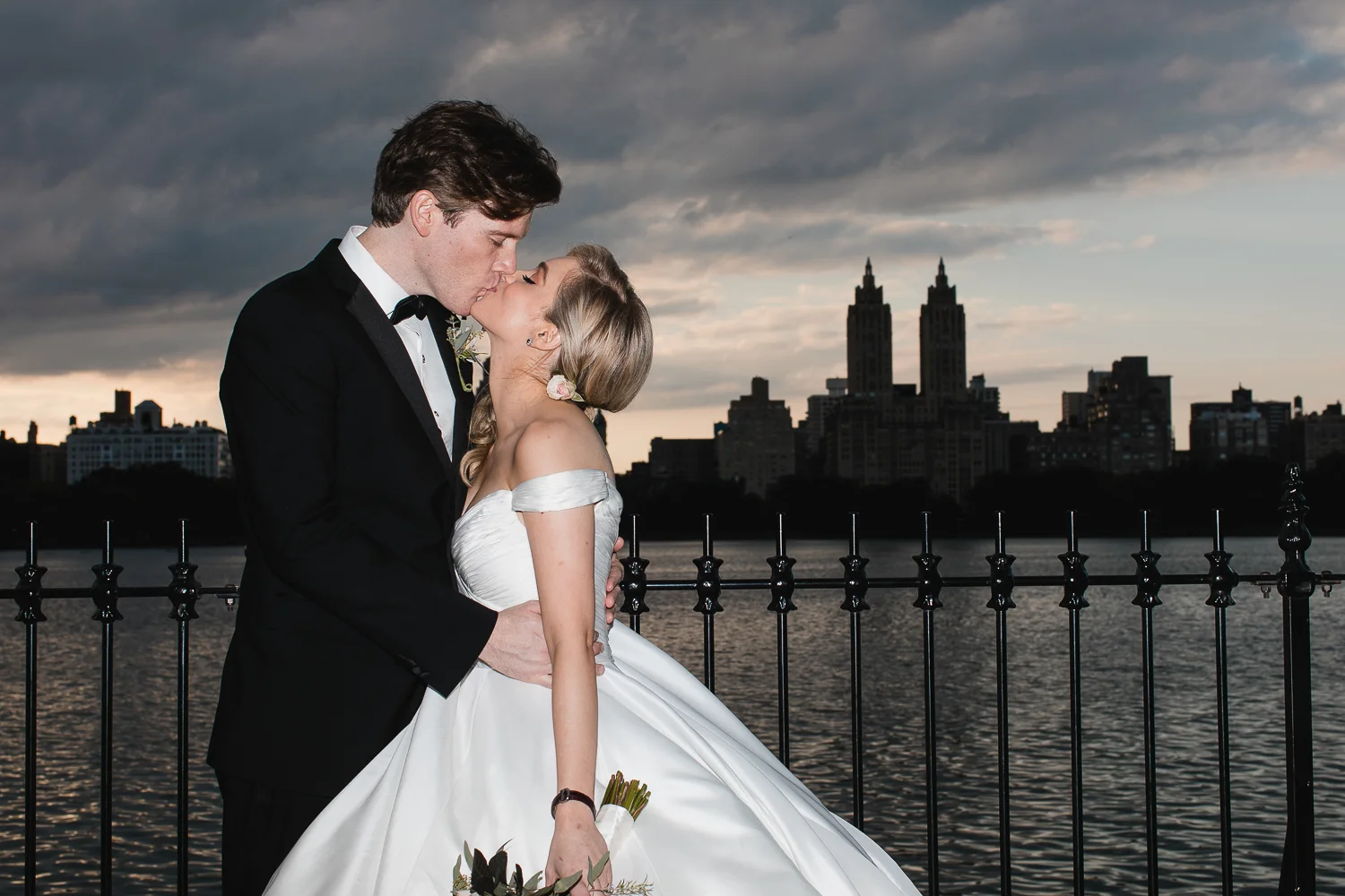 Wedding photos by the Jackie O Reservoir.